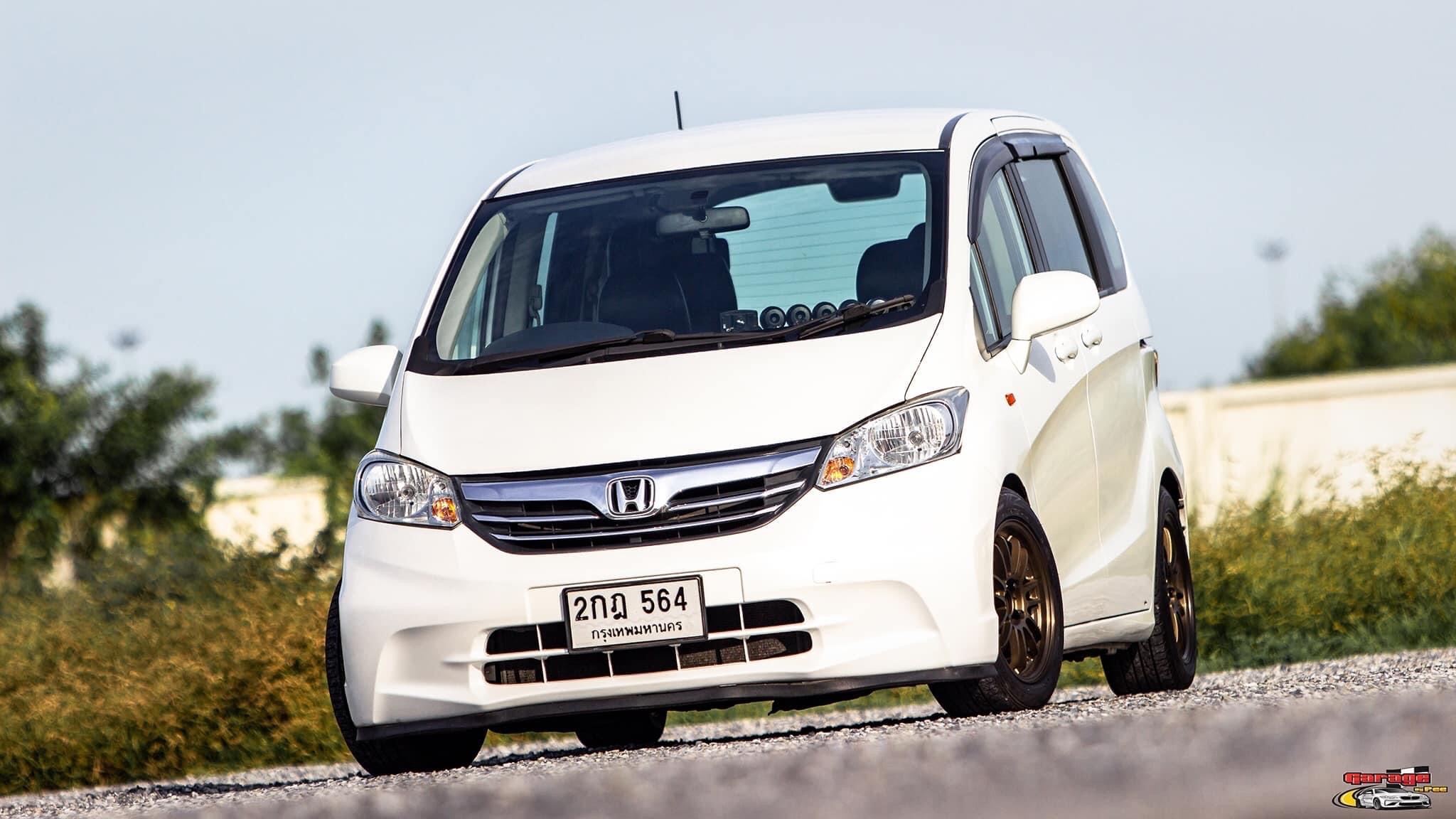 Honda FREED 1.5 SE AT สีขาว ปี2013