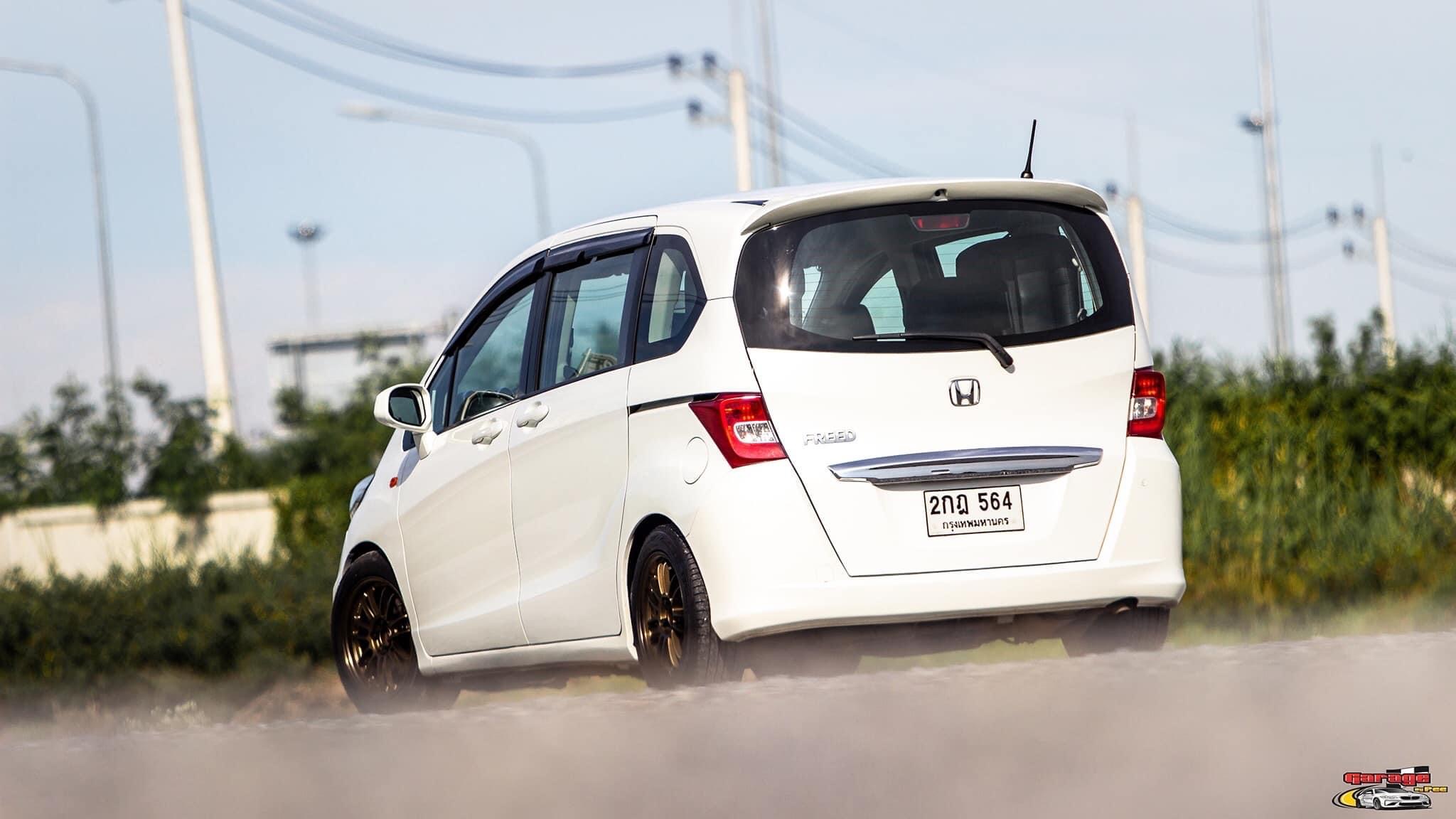 Honda FREED 1.5 SE AT สีขาว ปี2013