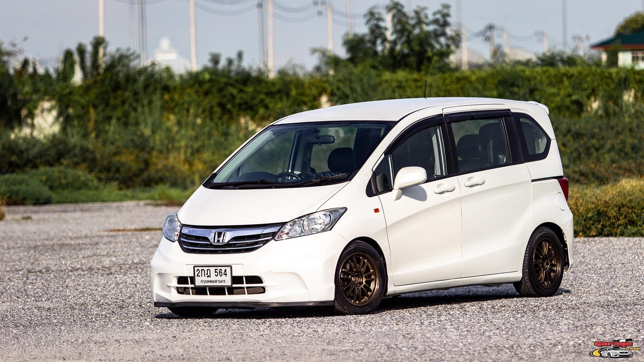 Honda FREED 1.5 SE AT สีขาว ปี2013