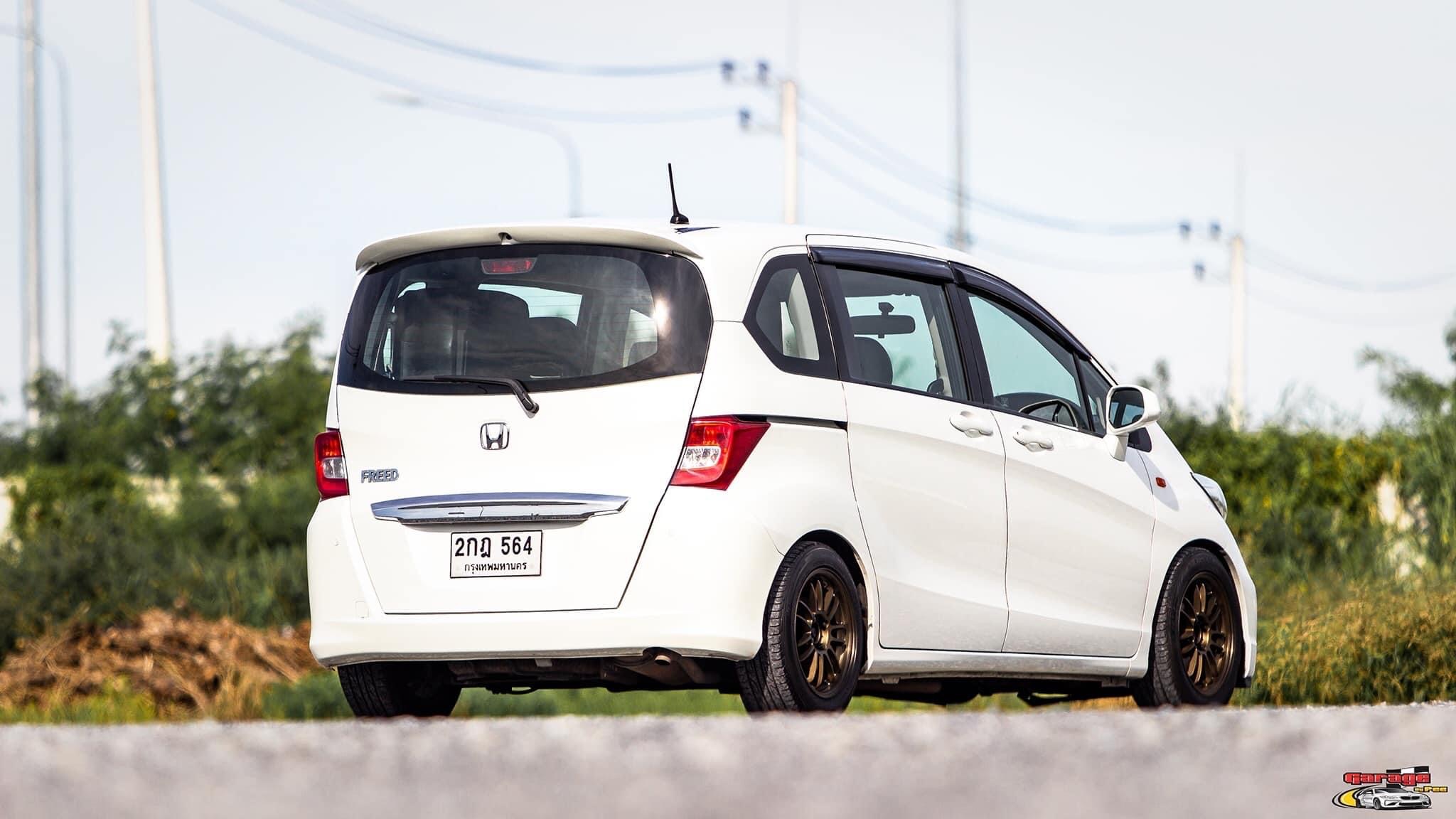 Honda FREED 1.5 SE AT สีขาว ปี2013