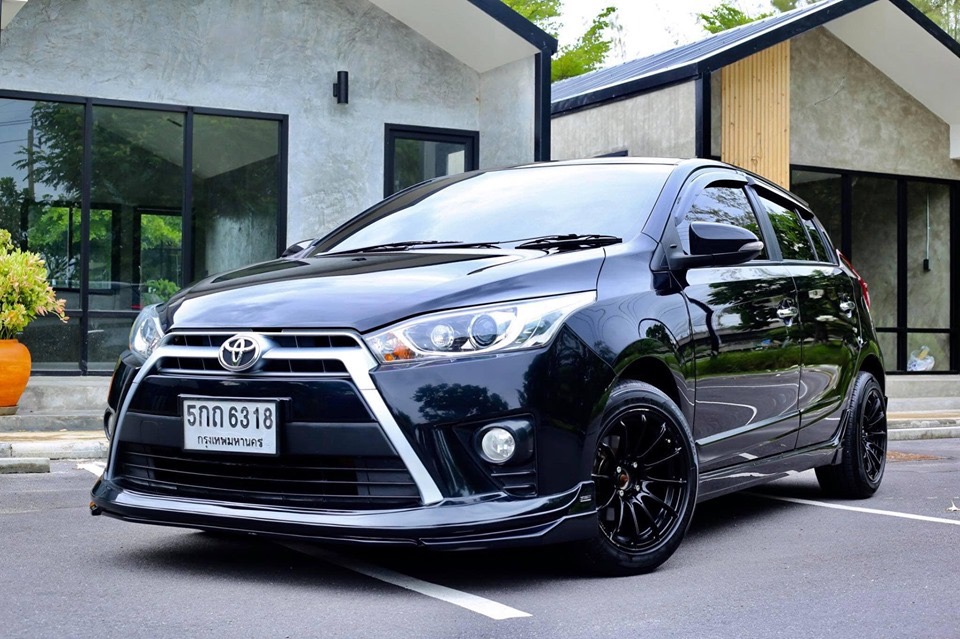 Toyota Yaris ปี 2015 สีดำ
