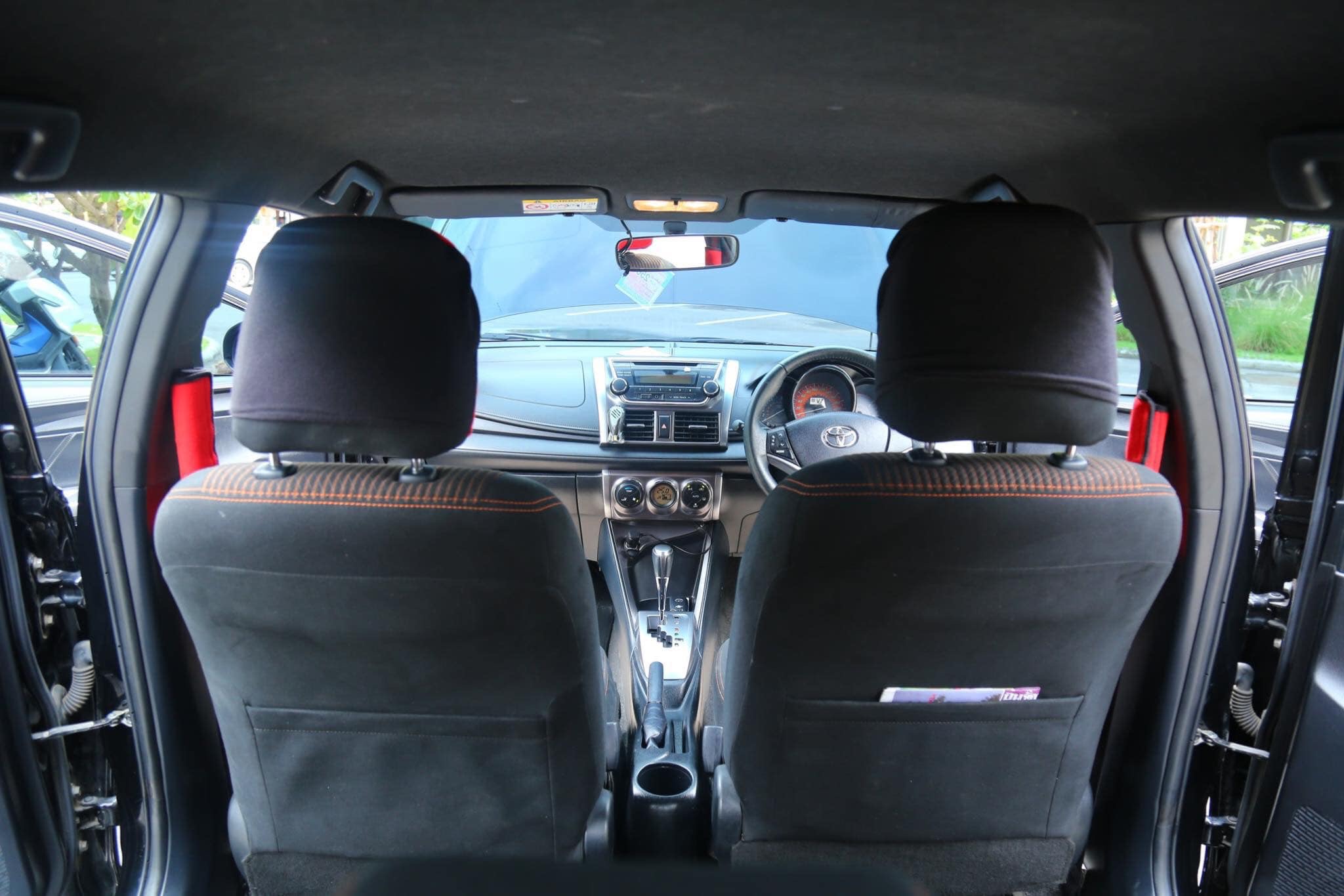 Toyota Yaris ปี 2015 สีดำ (รูปที่ 5)