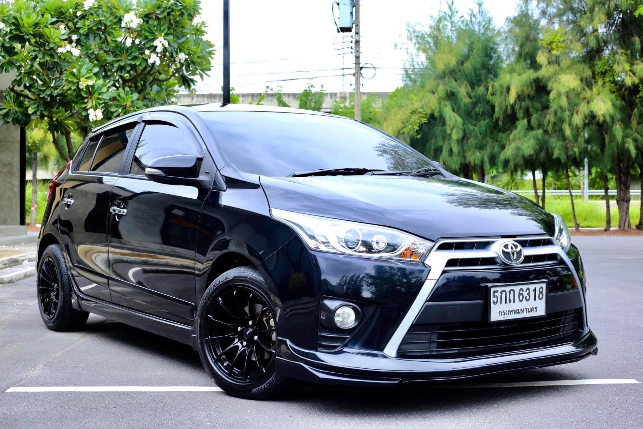 Toyota Yaris ปี 2015 สีดำ (รูปที่ 3)