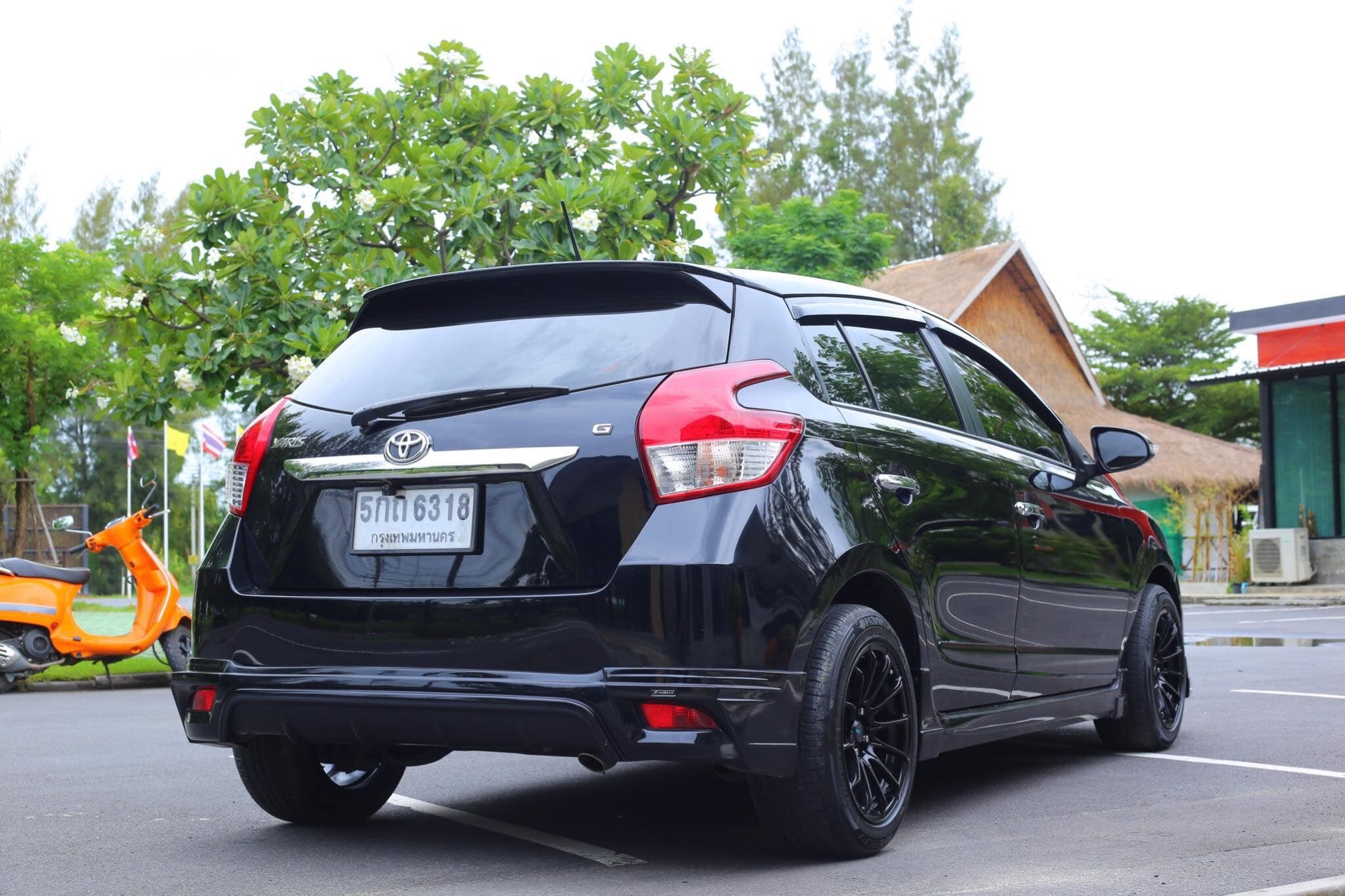 Toyota Yaris ปี 2015 สีดำ (รูปที่ 7)