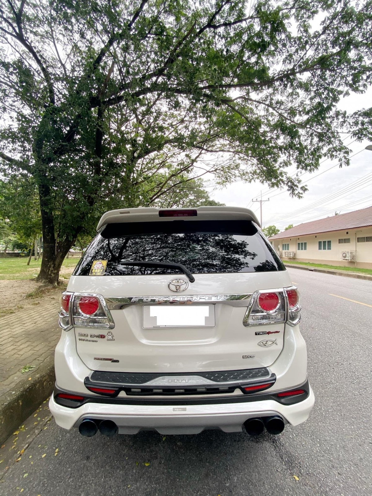 Toyota Fortuner 3.0 TRD Sportivo 4WD （ขาวมุก）ปี 2013 จด 2014 (รูปที่ 3)