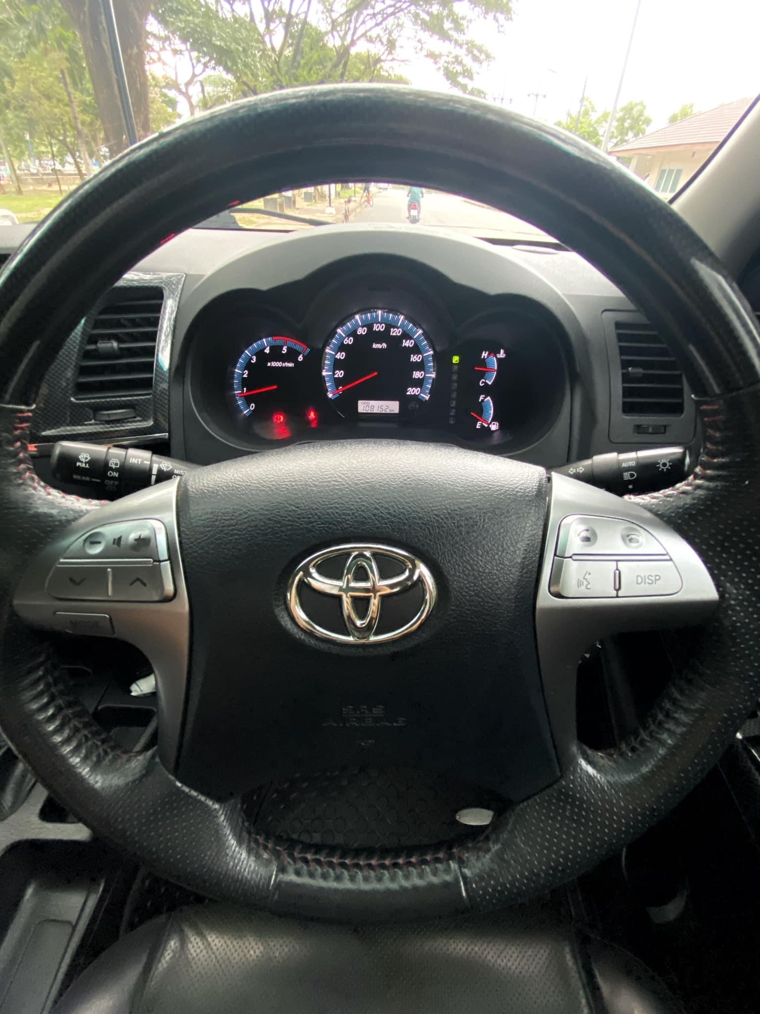 Toyota Fortuner 3.0 TRD Sportivo 4WD （ขาวมุก）ปี 2013 จด 2014 (รูปที่ 12)