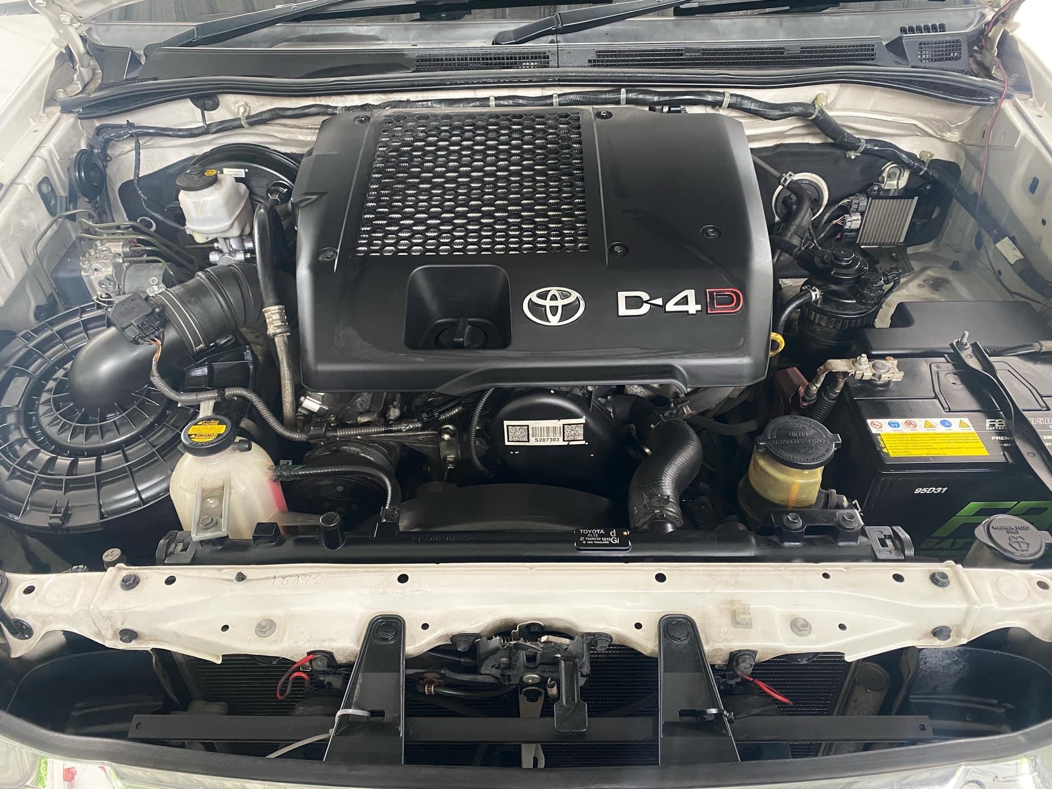 Toyota Fortuner 3.0 TRD Sportivo 4WD （ขาวมุก）ปี 2013 จด 2014 (รูปที่ 4)