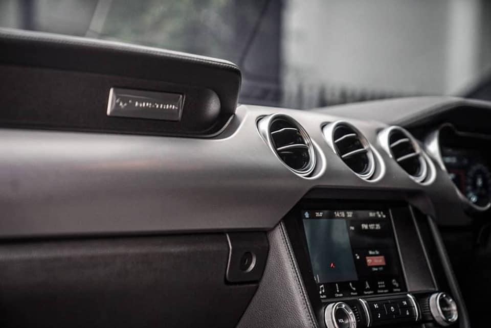 Ford Mustang 2.3 Ecoboost (รูปที่ 9)