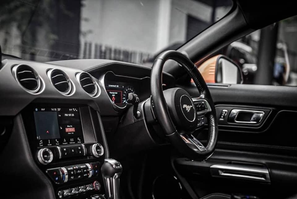 Ford Mustang 2.3 Ecoboost (รูปที่ 8)