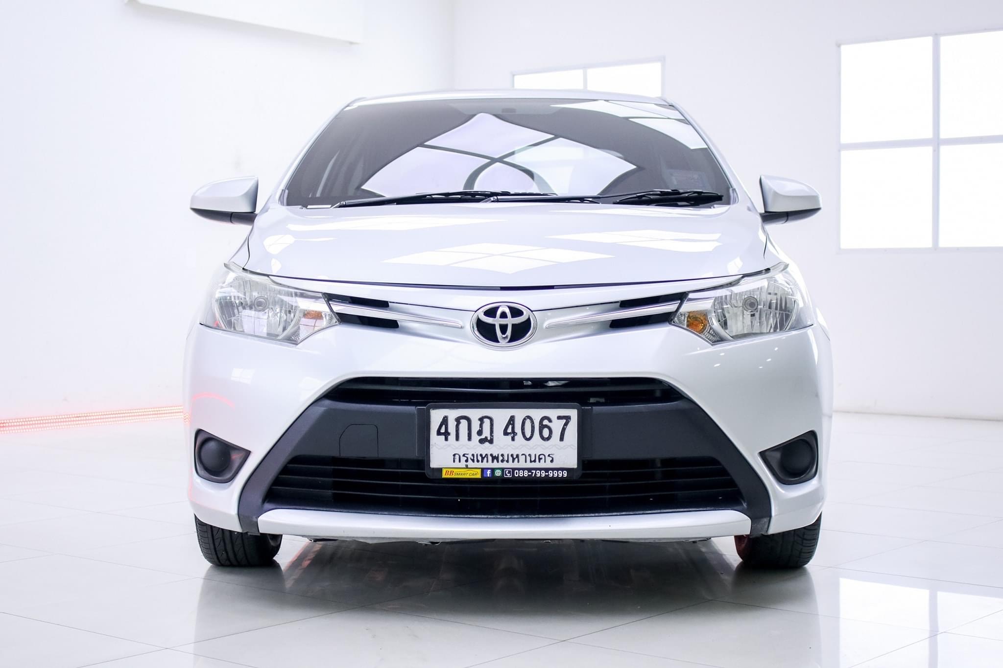 Toyota Vios ปี 2015 สีเทา