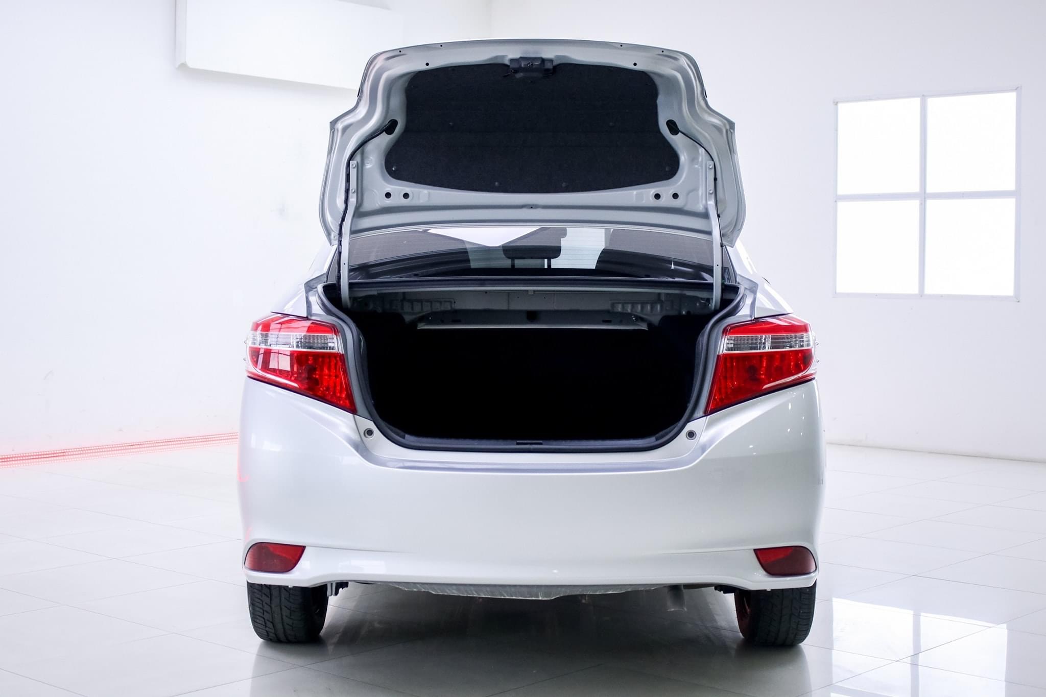 Toyota Vios ปี 2015 สีเทา (รูปที่ 6)