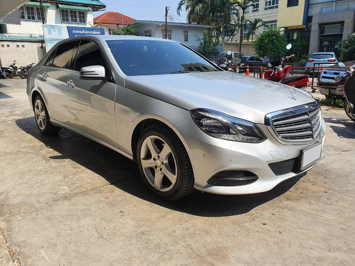 Mercedes Benz E-200 Sedan ปี 2013 สีเทา เครื่อง 2.0