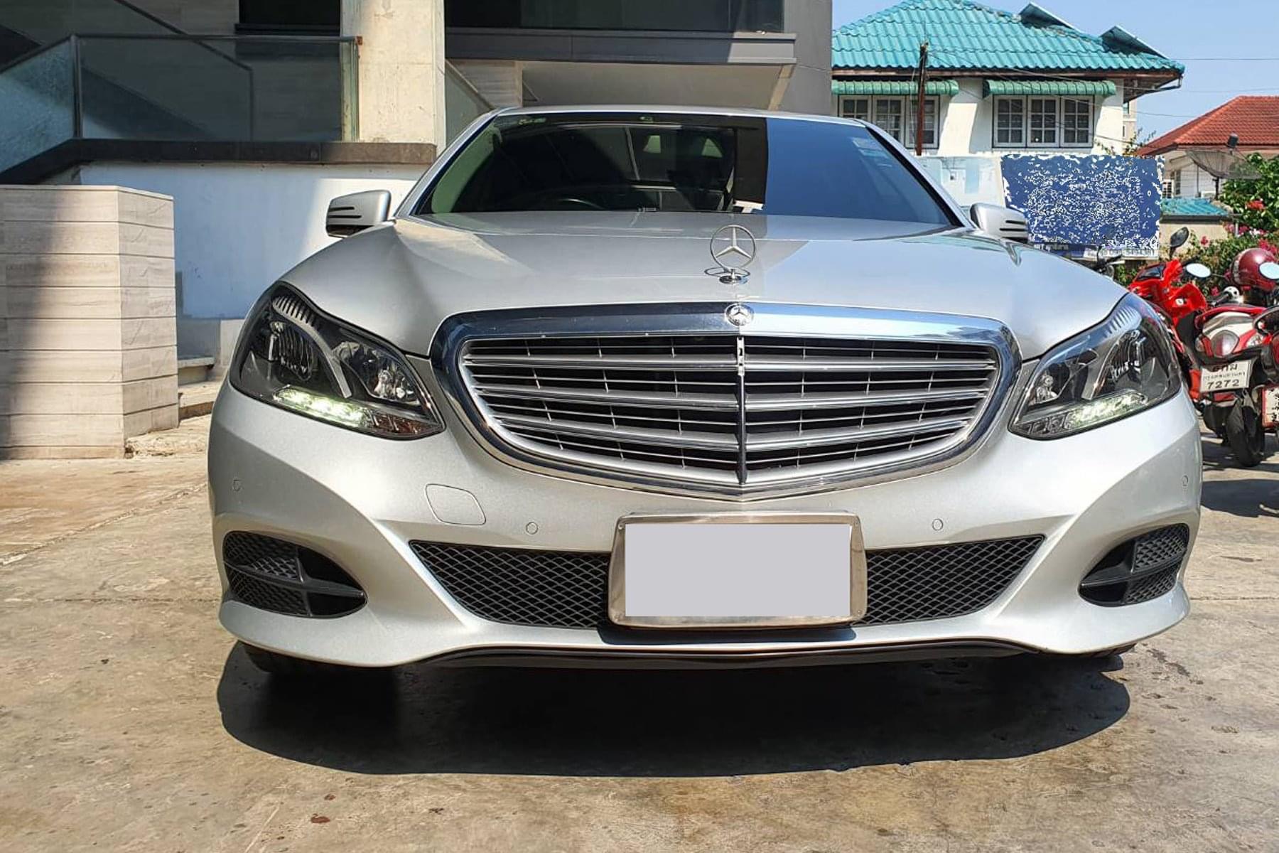 Mercedes Benz E-200 Sedan ปี 2013 สีเทา เครื่อง 2.0