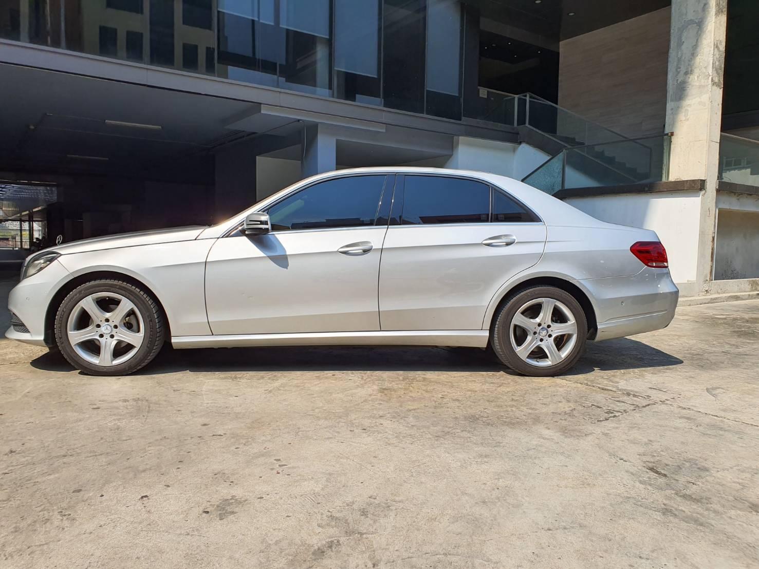 Mercedes Benz E-200 Sedan ปี 2013 สีเทา เครื่อง 2.0