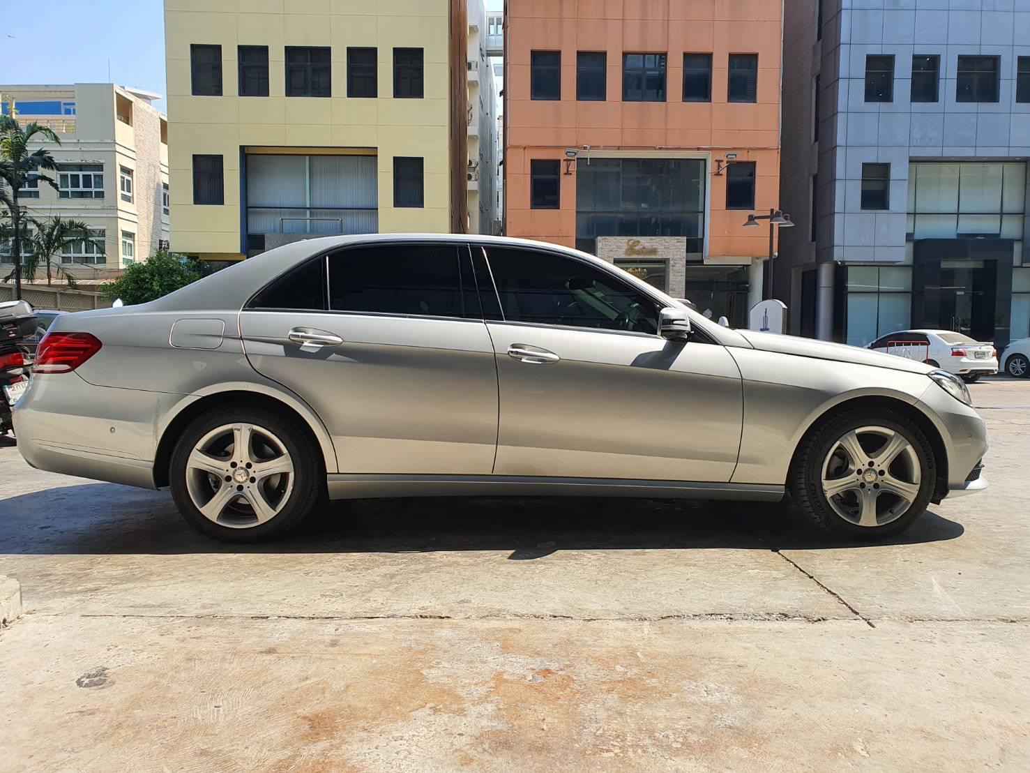 Mercedes Benz E-200 Sedan ปี 2013 สีเทา เครื่อง 2.0