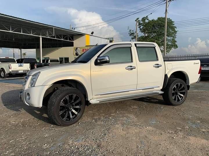 Isuzu D-Max CAB4 (4 ประตู) ปี 2010 สีขาว