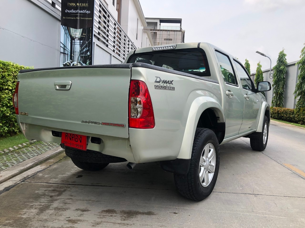 isuzu cab4 hilander AUTO