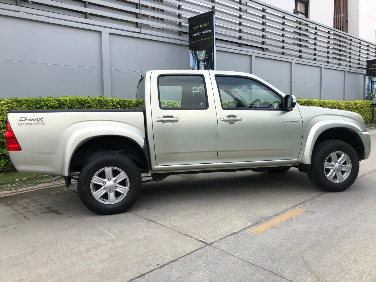 isuzu cab4 hilander AUTO