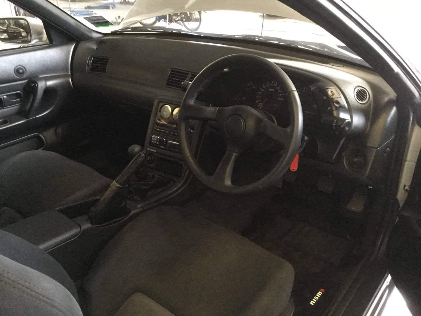 Nissan Skyline GT-R (R32) สีเงิน (รูปที่ 5)