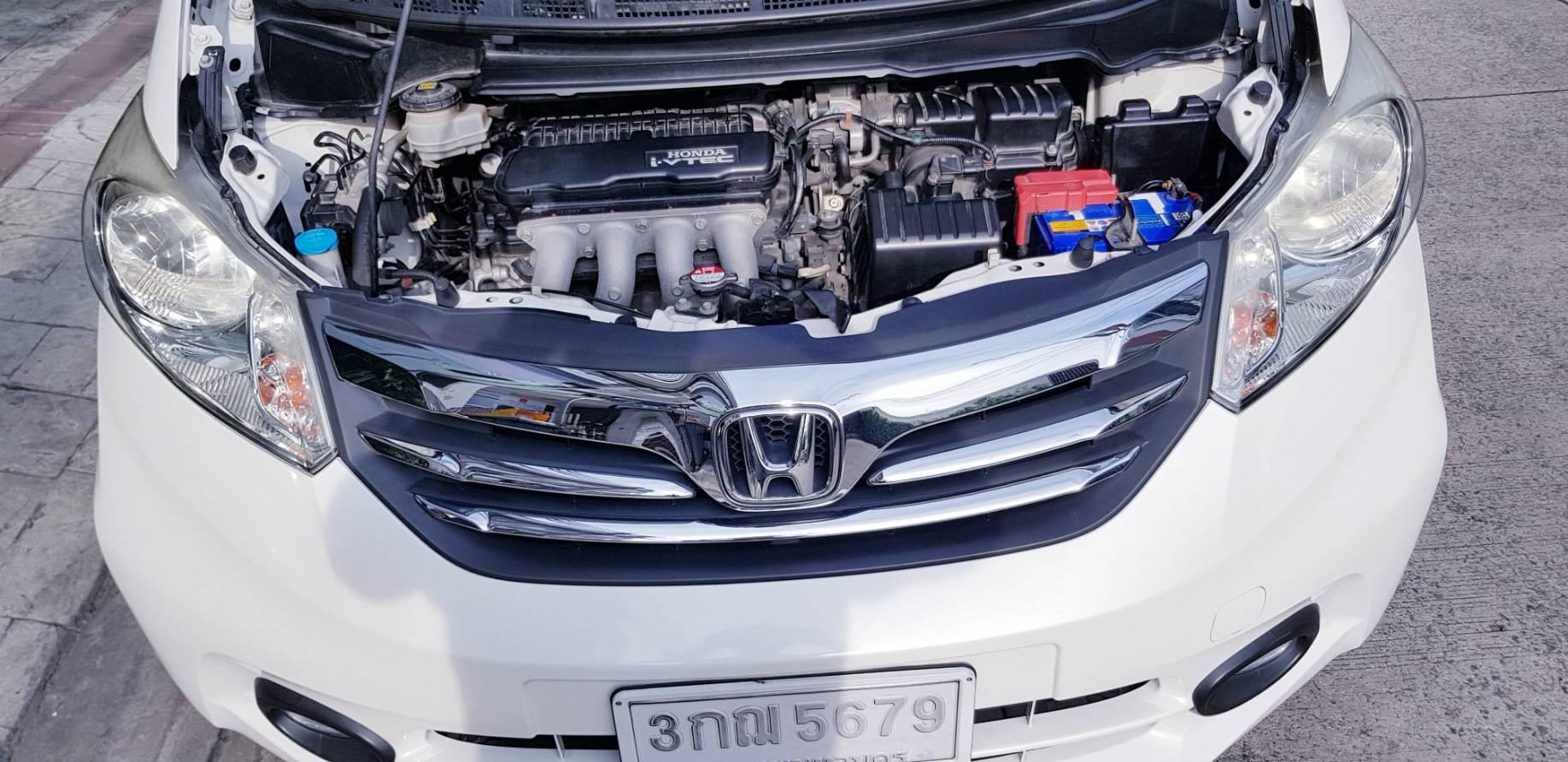 Honda Freed สีขาว (รูปที่ 6)