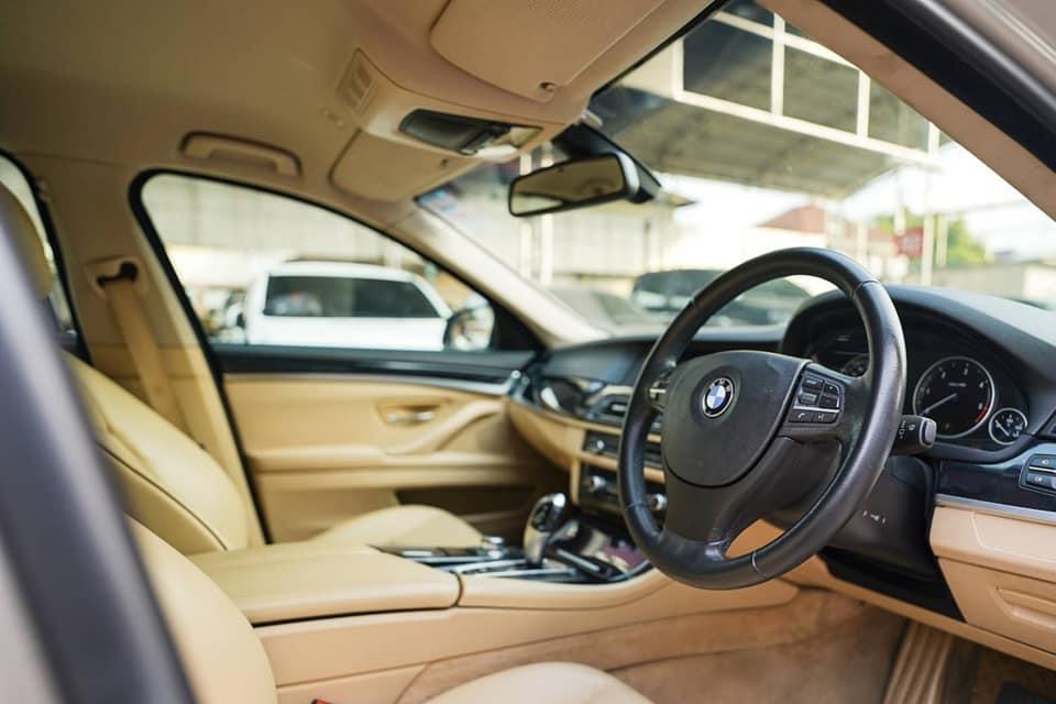 BMW 5 Series F10 520d ปี 2012 สีทอง (รูปที่ 6)