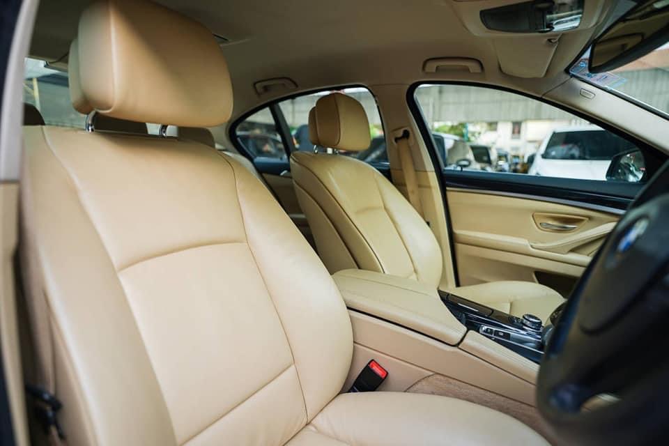 BMW 5 Series F10 520d ปี 2012 สีทอง (รูปที่ 9)