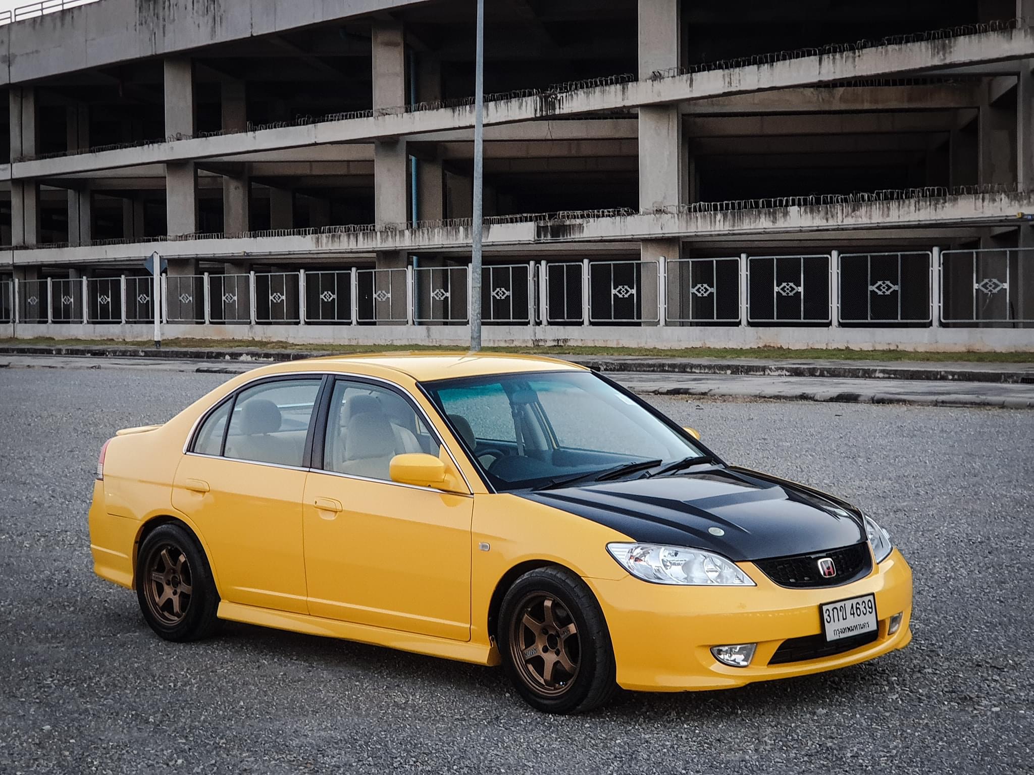 Honda Civic ES (Dimension) โฉม ตาเหยี่ยว ปี 2005 สีเหลือง (รูปที่ 2)