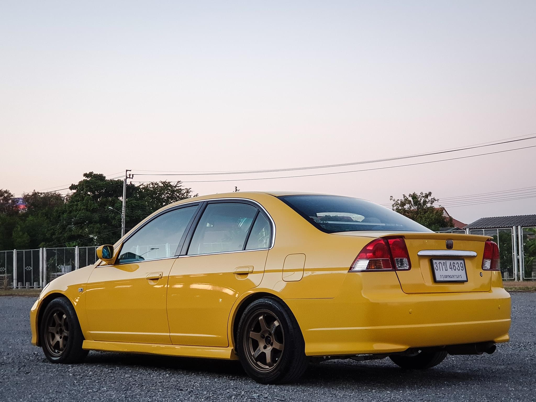 Honda Civic ES (Dimension) โฉม ตาเหยี่ยว ปี 2005 สีเหลือง (รูปที่ 4)