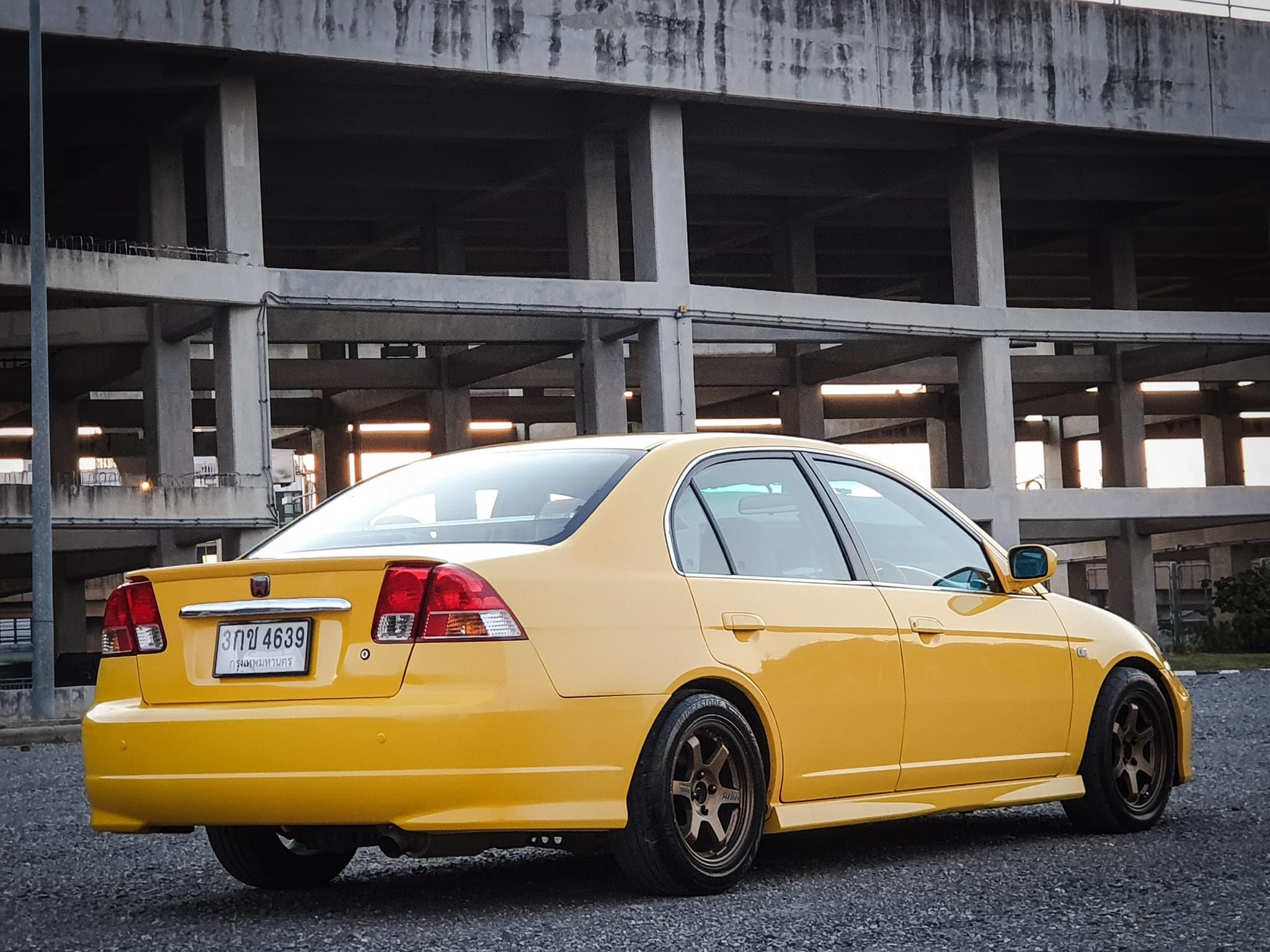 Honda Civic ES (Dimension) โฉม ตาเหยี่ยว ปี 2005 สีเหลือง (รูปที่ 9)