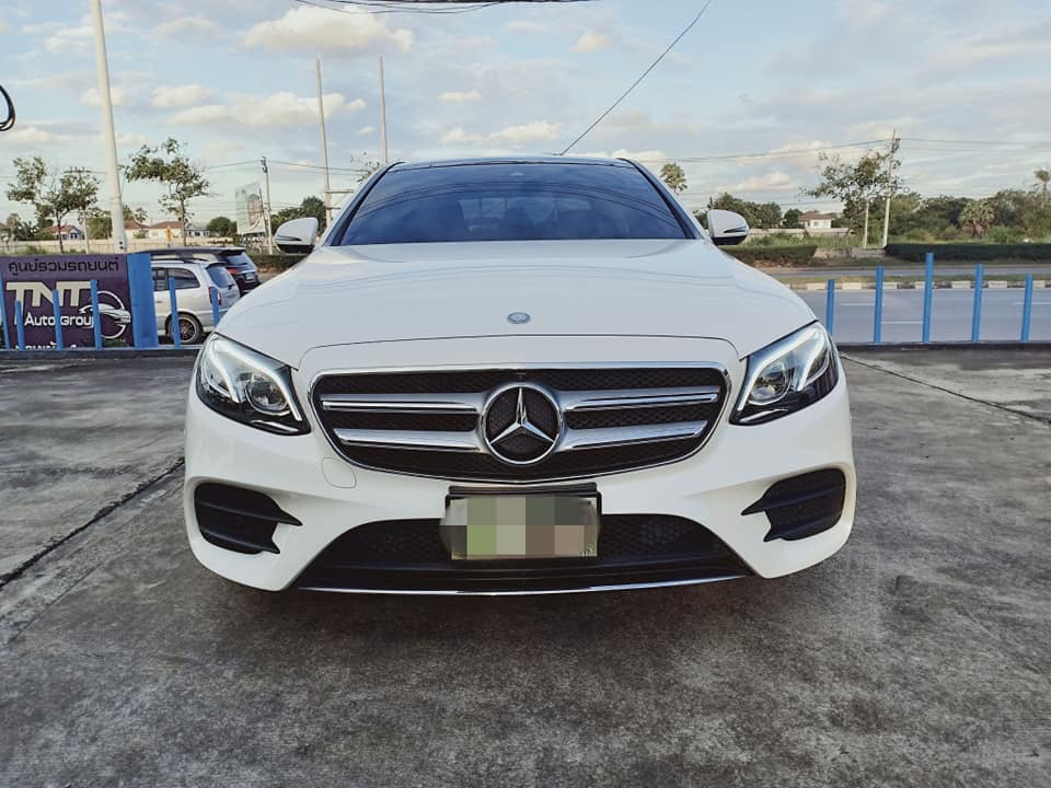 Mercedes-Benz E-Class W213 E220 ปี 2017 สีขาว (รูปที่ 2)