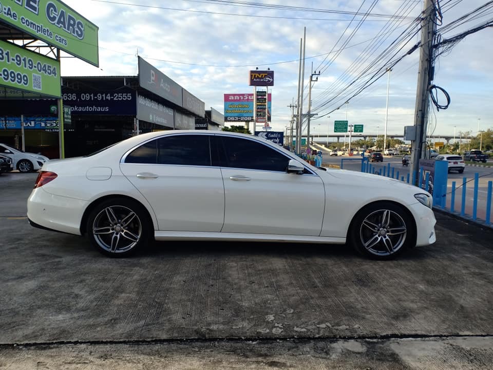 Mercedes-Benz E-Class W213 E220 ปี 2017 สีขาว (รูปที่ 15)