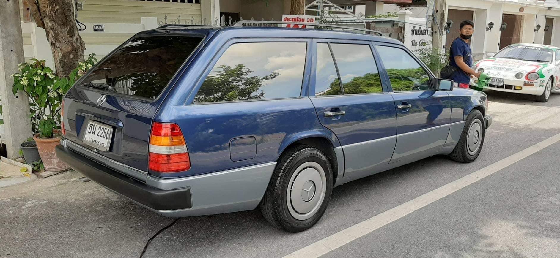 Benz van ปี 1992 w124 230te