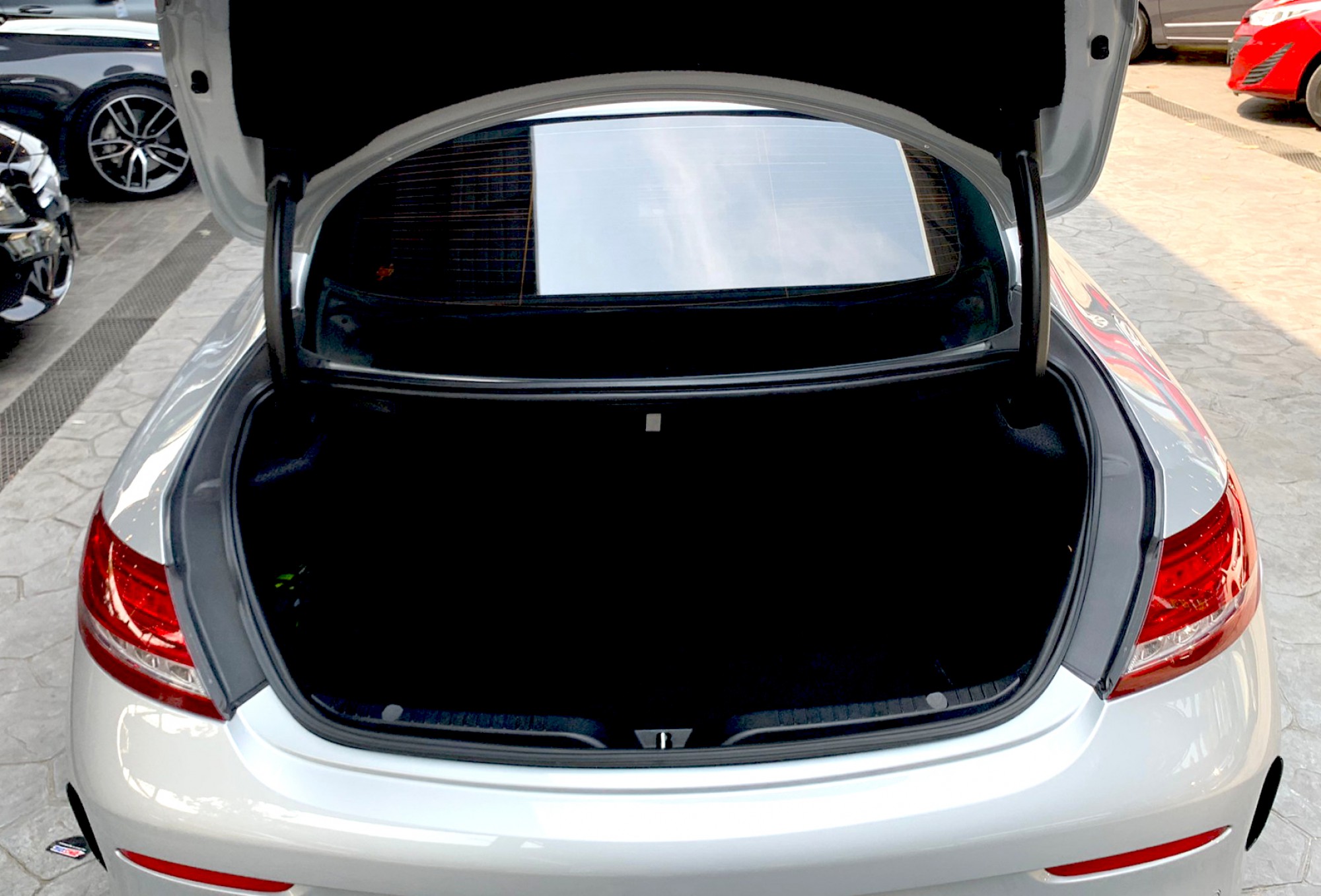 Mercedes Benz C250 Coupe AMG 2017 ไมล์ 42,xxx km หลังคาแก้ว Panoramic Glass Roof (รูปที่ 11)