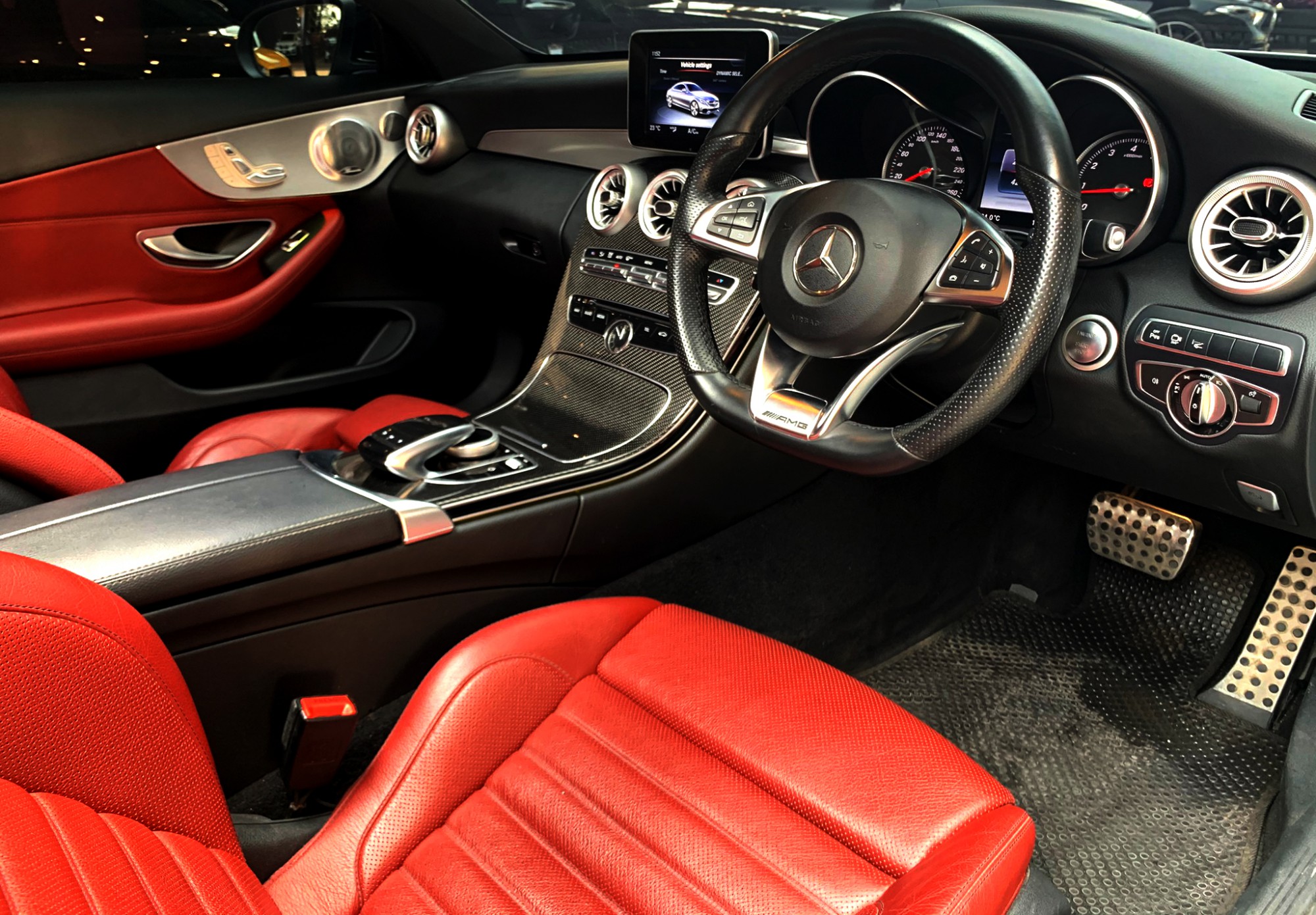 Mercedes Benz C250 Coupe AMG 2017 ไมล์ 42,xxx km หลังคาแก้ว Panoramic Glass Roof (รูปที่ 7)
