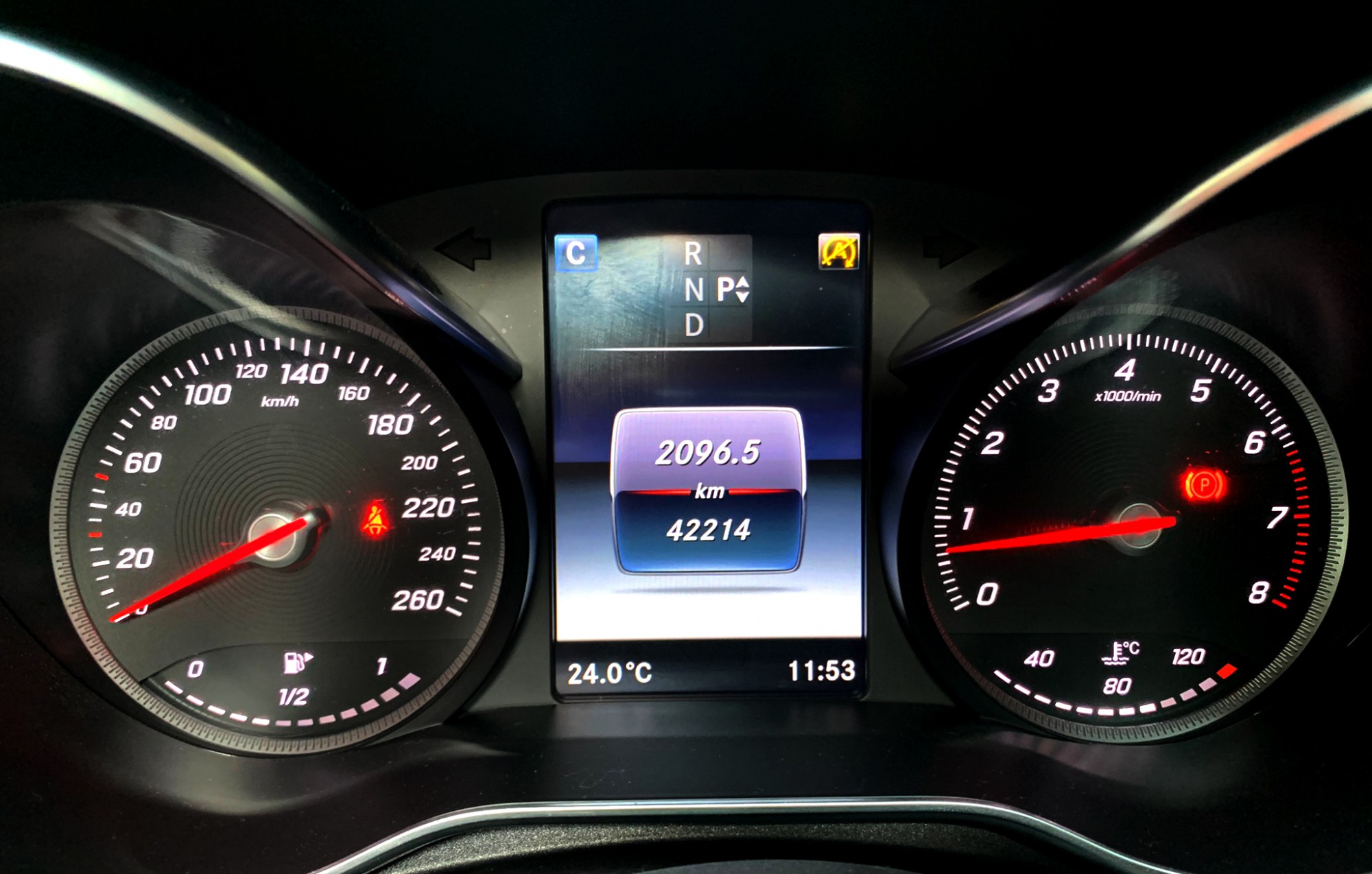 Mercedes Benz C250 Coupe AMG 2017 ไมล์ 42,xxx km หลังคาแก้ว Panoramic Glass Roof (รูปที่ 4)