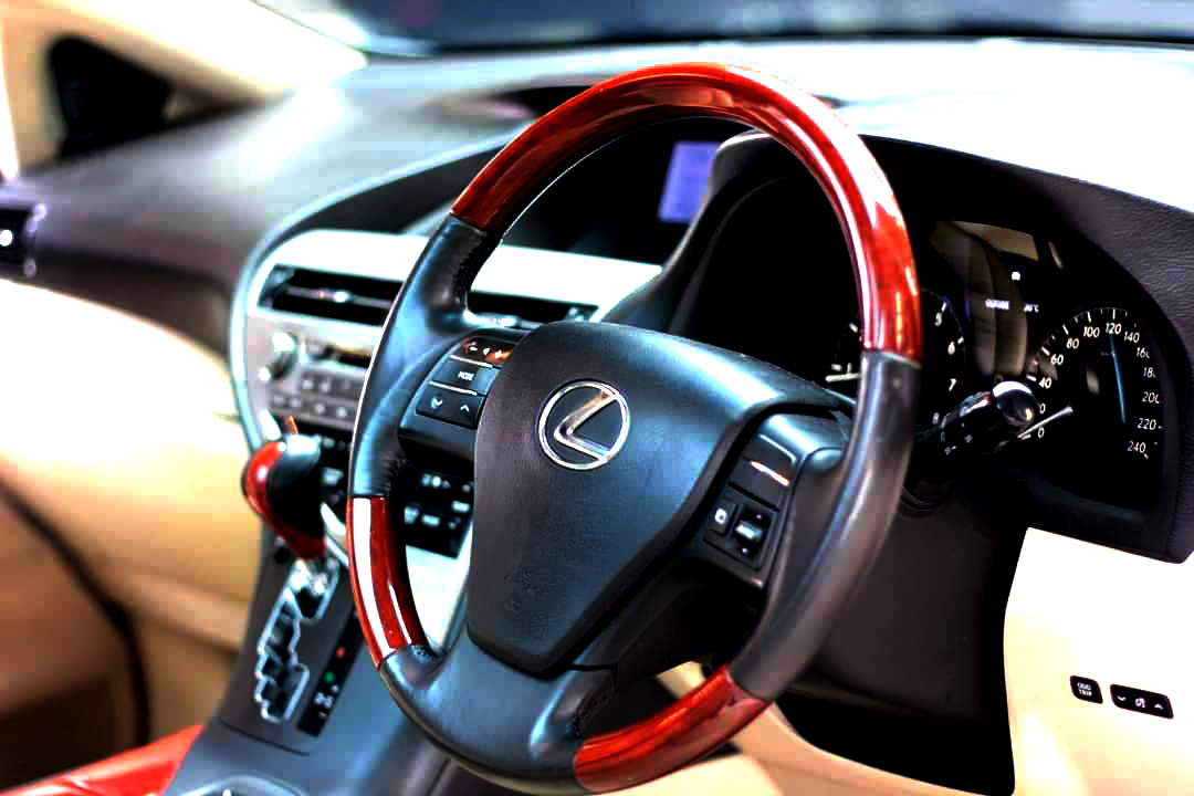 2010 LEXUS RX350 ตัว TOP หลังคาแก้ว ขับทางไกลประหยัดกว่า RX270 จริงไหม?เมื่ออ่านจบแล้วจะพบคำตอบ ? (รูปที่ 4)