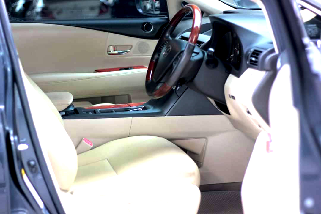 2010 LEXUS RX350 ตัว TOP หลังคาแก้ว ขับทางไกลประหยัดกว่า RX270 จริงไหม?เมื่ออ่านจบแล้วจะพบคำตอบ ? (รูปที่ 9)