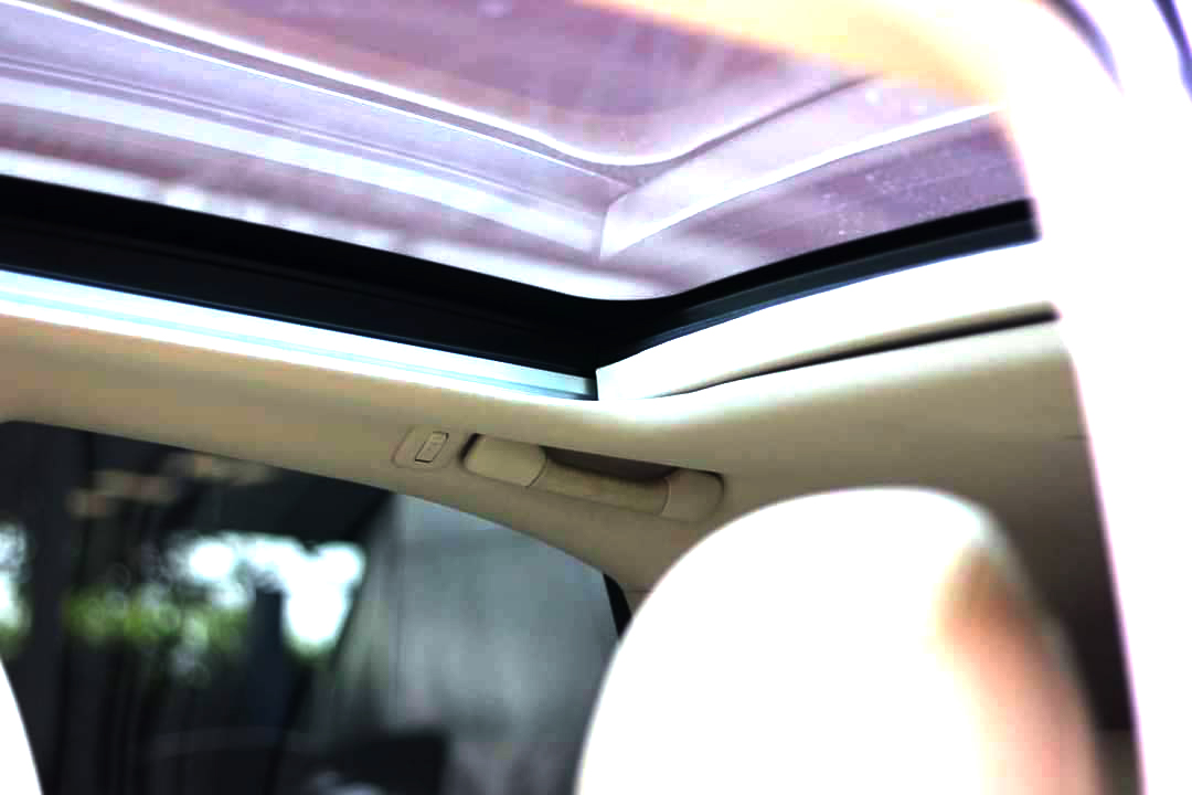 2010 LEXUS RX350 ตัว TOP หลังคาแก้ว ขับทางไกลประหยัดกว่า RX270 จริงไหม?เมื่ออ่านจบแล้วจะพบคำตอบ ? (รูปที่ 5)