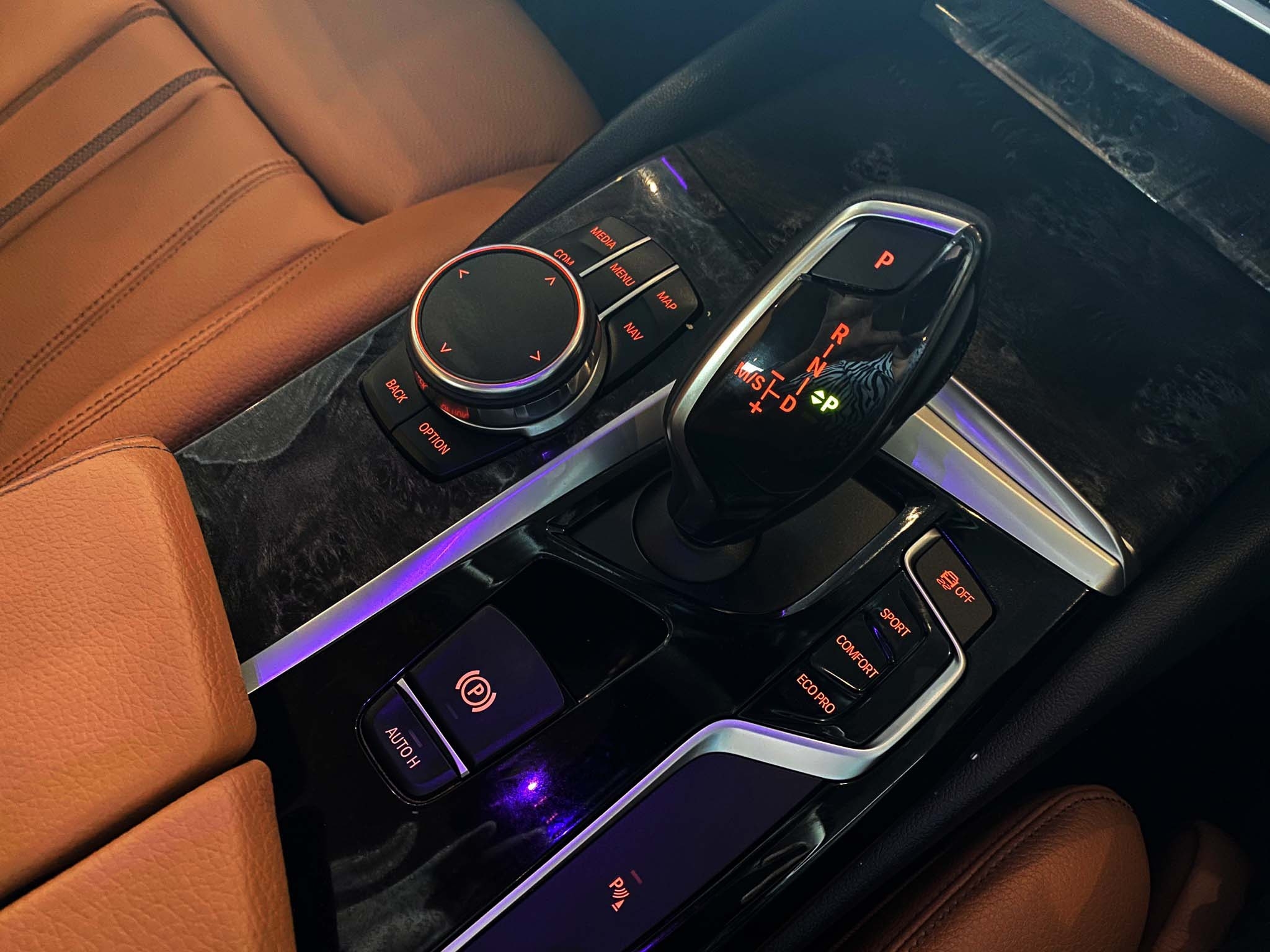 2017 BMW 520D SPORT LINE G30 รถสวย ไมล์น้อย สภาพน้องๆป้ายแดง (รูปที่ 5)