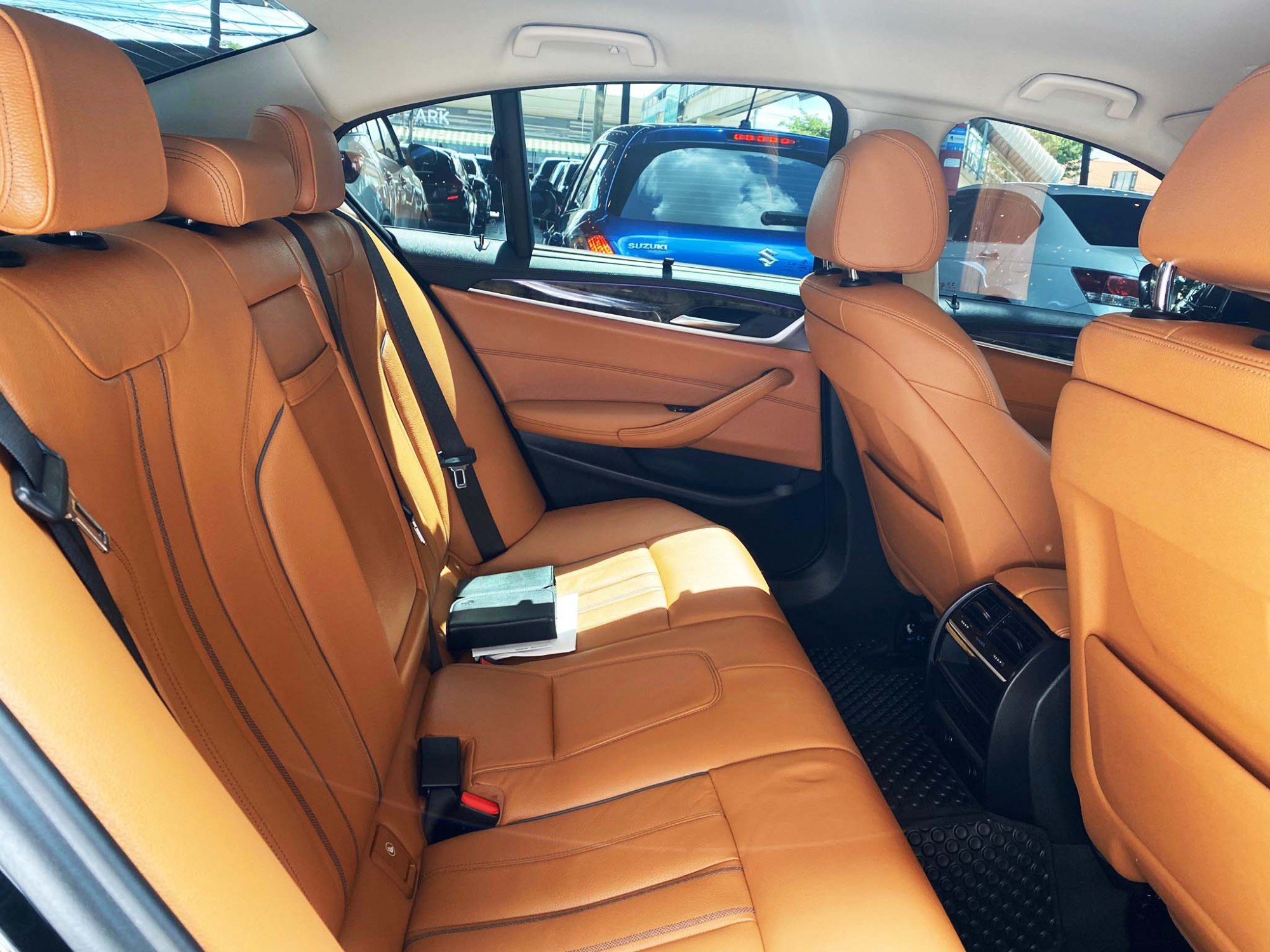 2017 BMW 520D SPORT LINE G30 รถสวย ไมล์น้อย สภาพน้องๆป้ายแดง (รูปที่ 7)