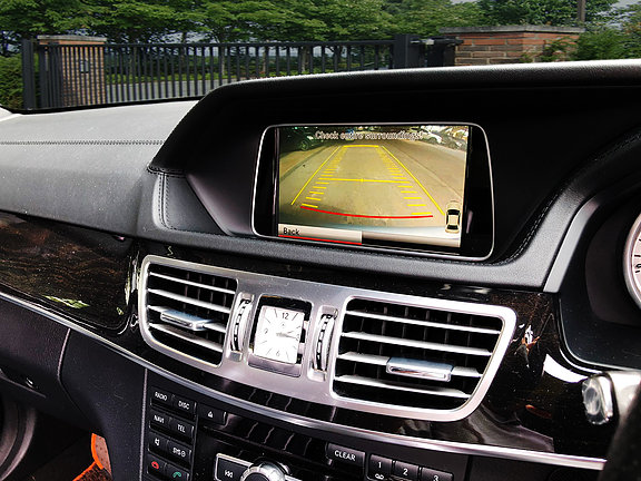 2014 BENZ E300 Bluetec AMG หลังคาแก้ว ดีเซล แรงจัด ประหยัดน้ำมันสุด 20 กม./ลิตร รถออกศูนย์เบนซ์ Warranty Batt Hybrid ยังเหลือ (รูปที่ 6)