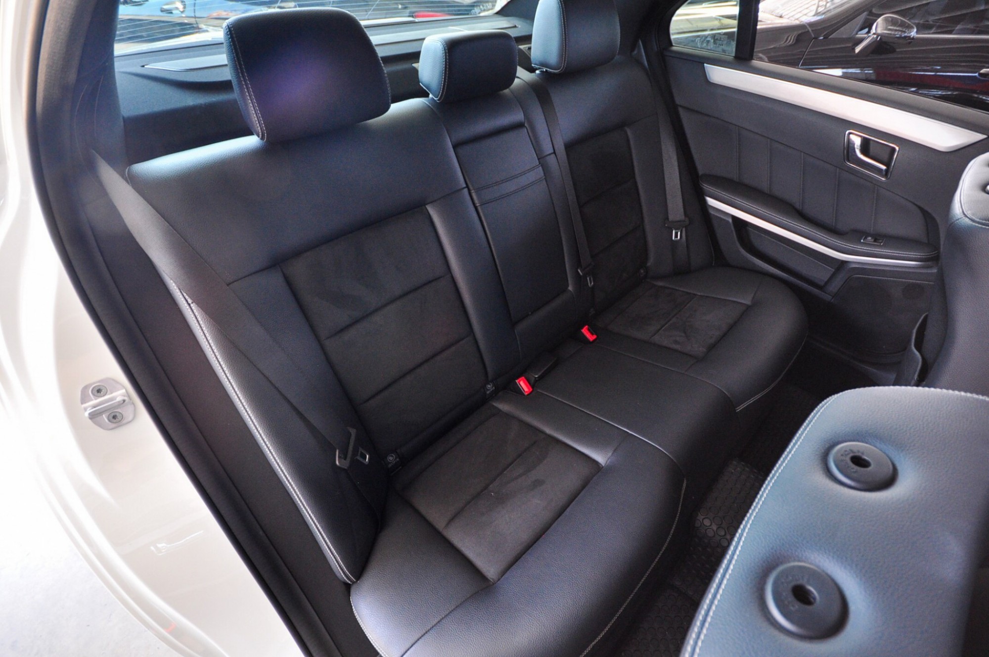 2012 BENZ E250 AMG หลังคาแก้ว เกียร์7Speed Paddle Shift ออฟชั่นจัดมาให้แบบเต็มๆแต่ราคาเบาๆ ? (รูปที่ 9)