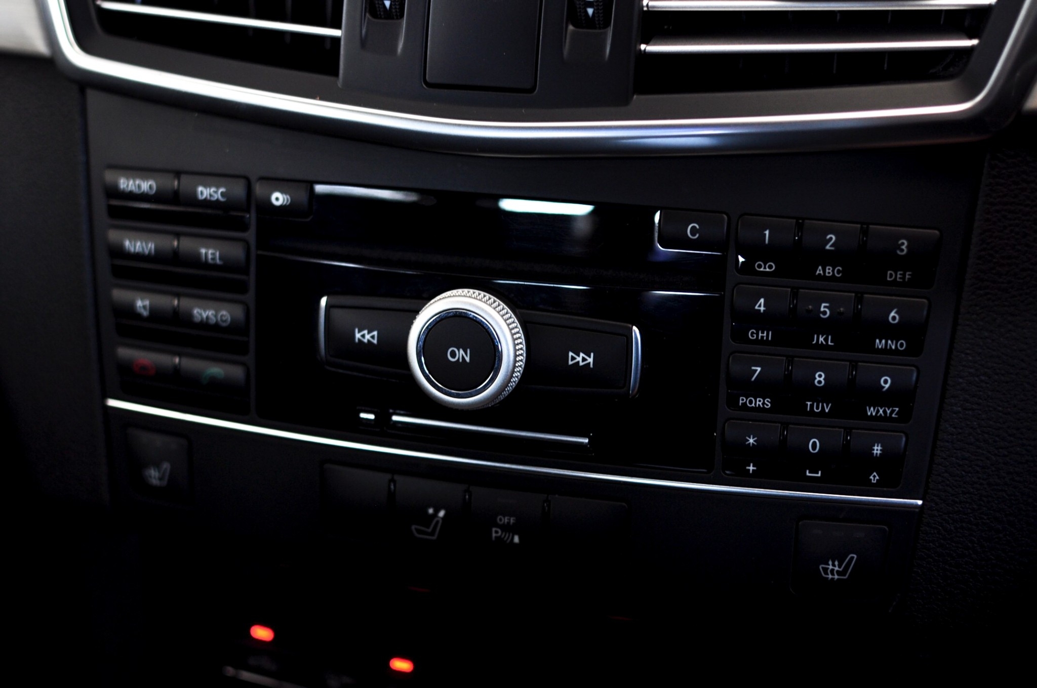 2012 BENZ E250 AMG หลังคาแก้ว เกียร์7Speed Paddle Shift ออฟชั่นจัดมาให้แบบเต็มๆแต่ราคาเบาๆ ? (รูปที่ 6)