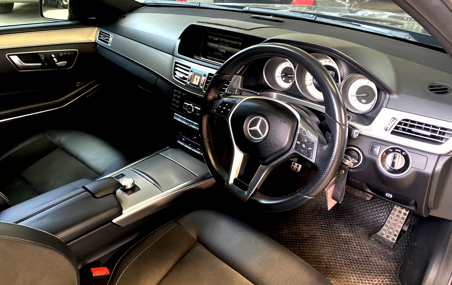 ถ้าคุณชอบ W212 AMG Facelift แต่กลัว Hybrid คันนี้ ใช่เลยคะ หล่อ แรง ทนที่สำคัญไม่จุกจิก BENZ E200 AMG คันนี้เบนซินล้วนๆ (รูปที่ 6)