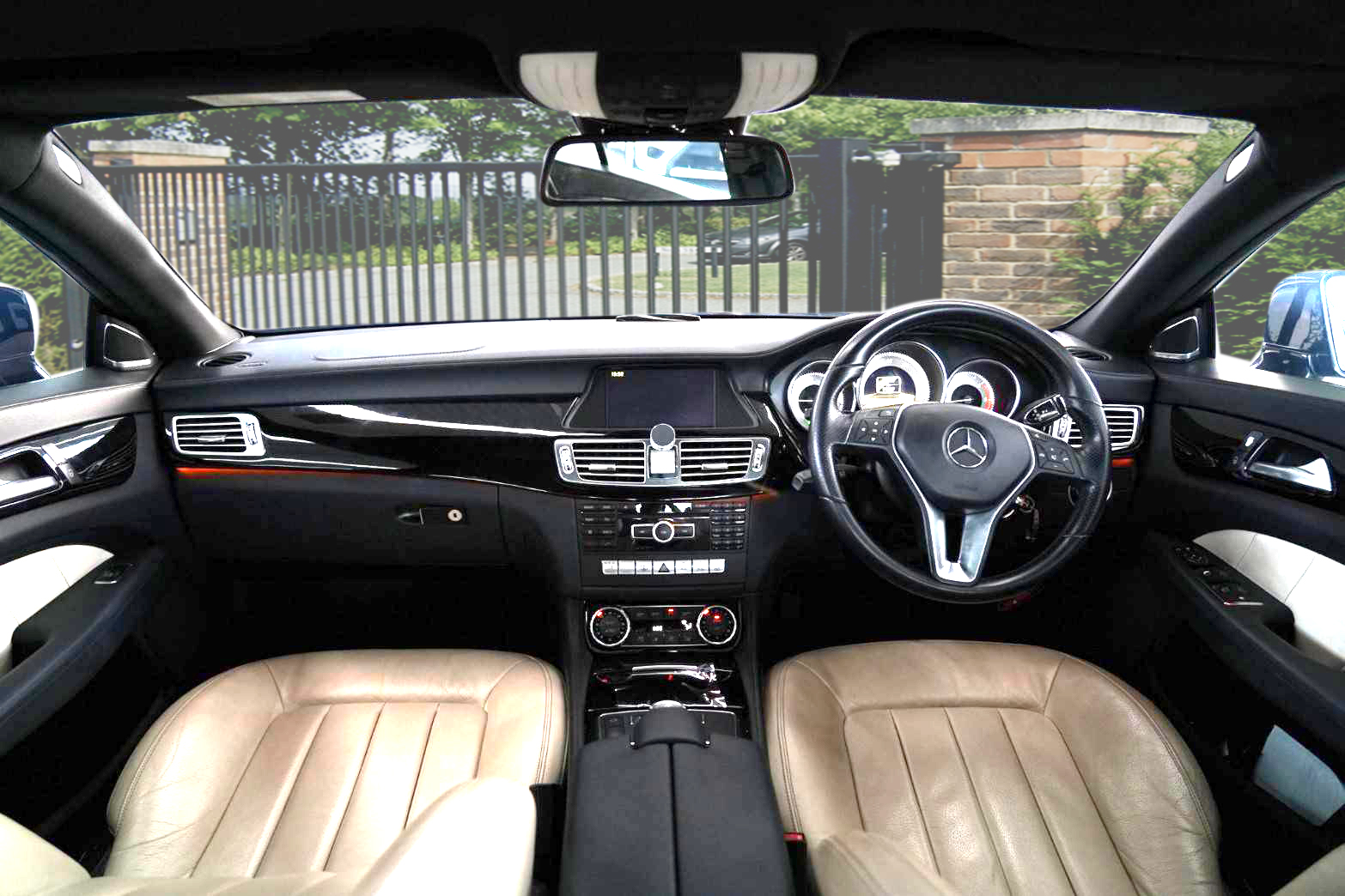 2011 BENZ CLS250 CDI W204 แรงม้า ซีดานทรงสปอร์ตสุดหรู ขับสนุกประหยัดเกินคาด (รูปที่ 5)
