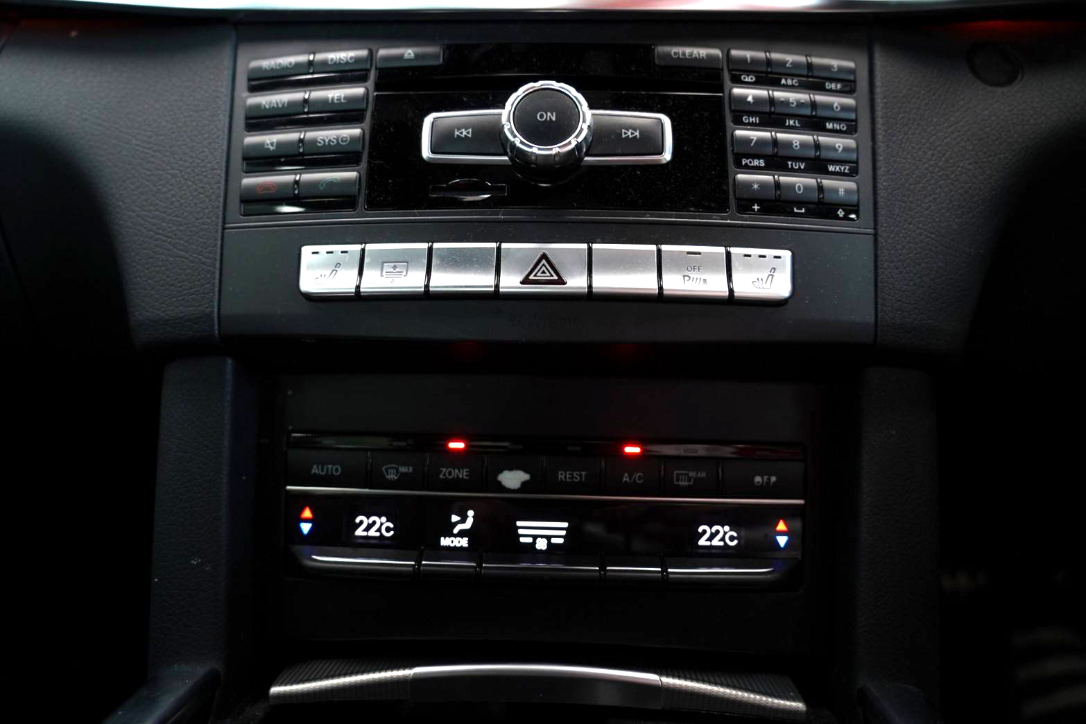 Mercedes-Benz E300 BlueTEC HYBRID AMG 2014  ตัวรถมือเดียวออกศูนย์Benz Thailand  (รูปที่ 7)