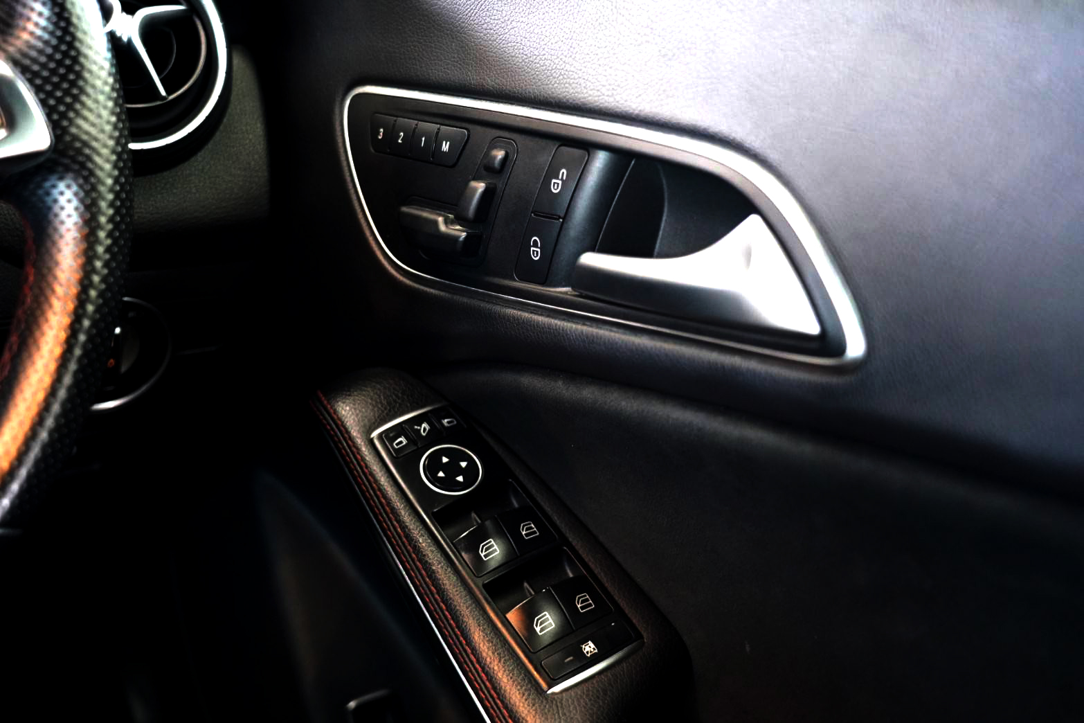 Mercedes Benz CLA250 COUPE AMG 2015 ไมล์ 77,xxx km หลังคาแก้ว Panoramic Glass Roof (รูปที่ 8)
