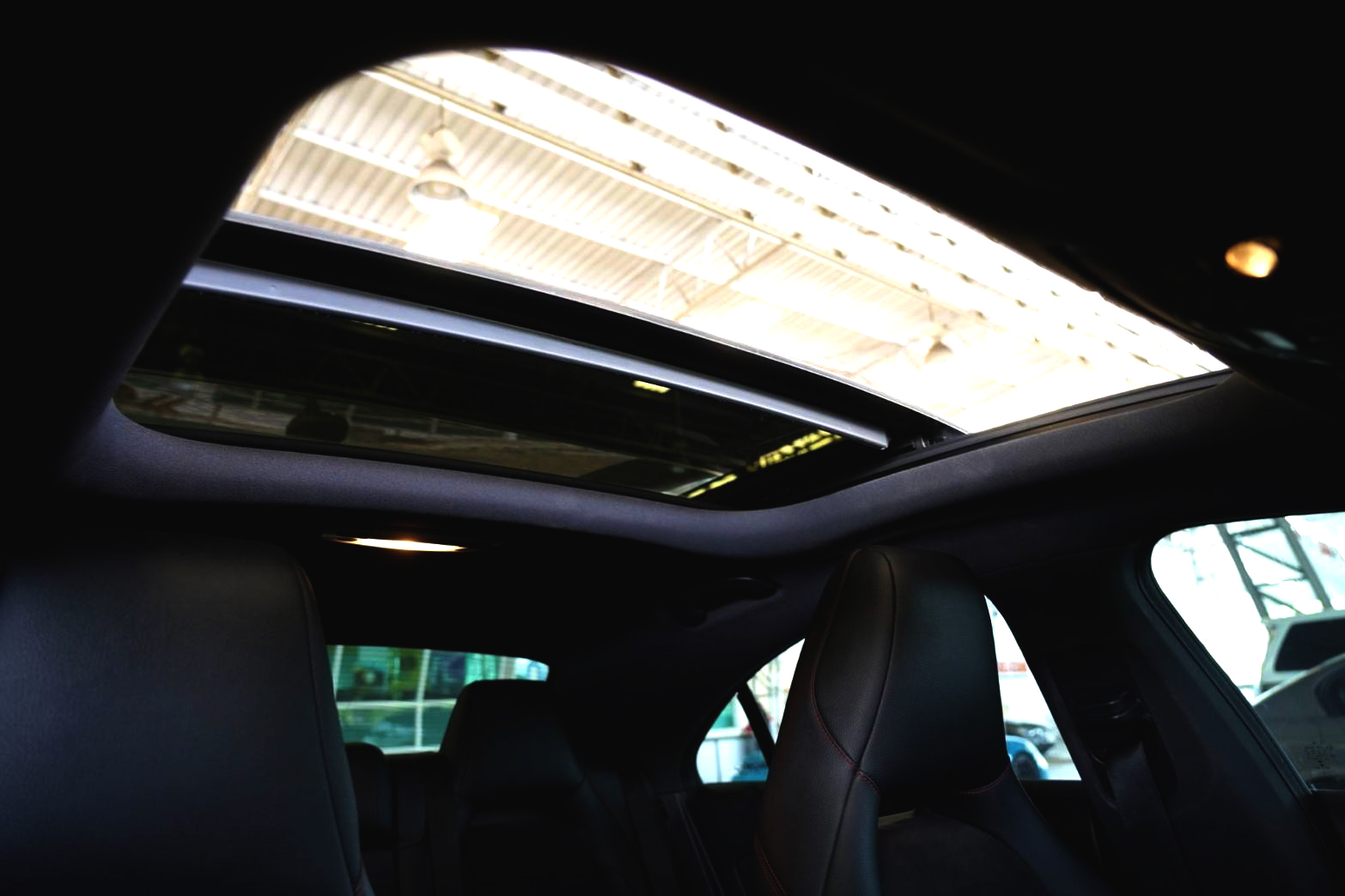 Mercedes Benz CLA250 COUPE AMG 2015 ไมล์ 77,xxx km หลังคาแก้ว Panoramic Glass Roof (รูปที่ 9)