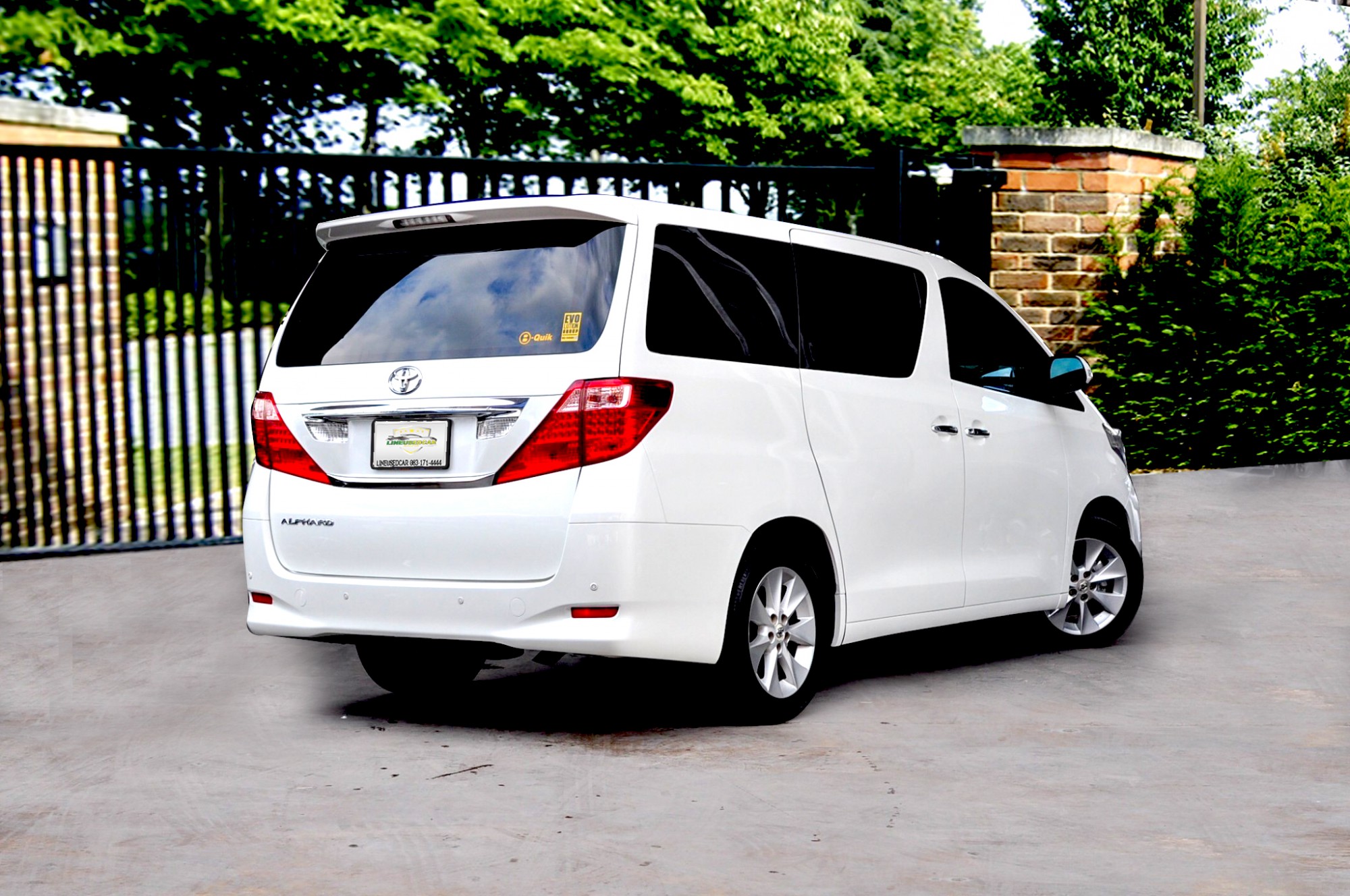 TOYOTA ALPHARD 2.4 V ออฟชั่นครบครัน ขับสบาย และนุ่มนวลสุดๆ ที่สำคัญอะไหล่หาง่าย ไมล์น้อยเพียง 60,000