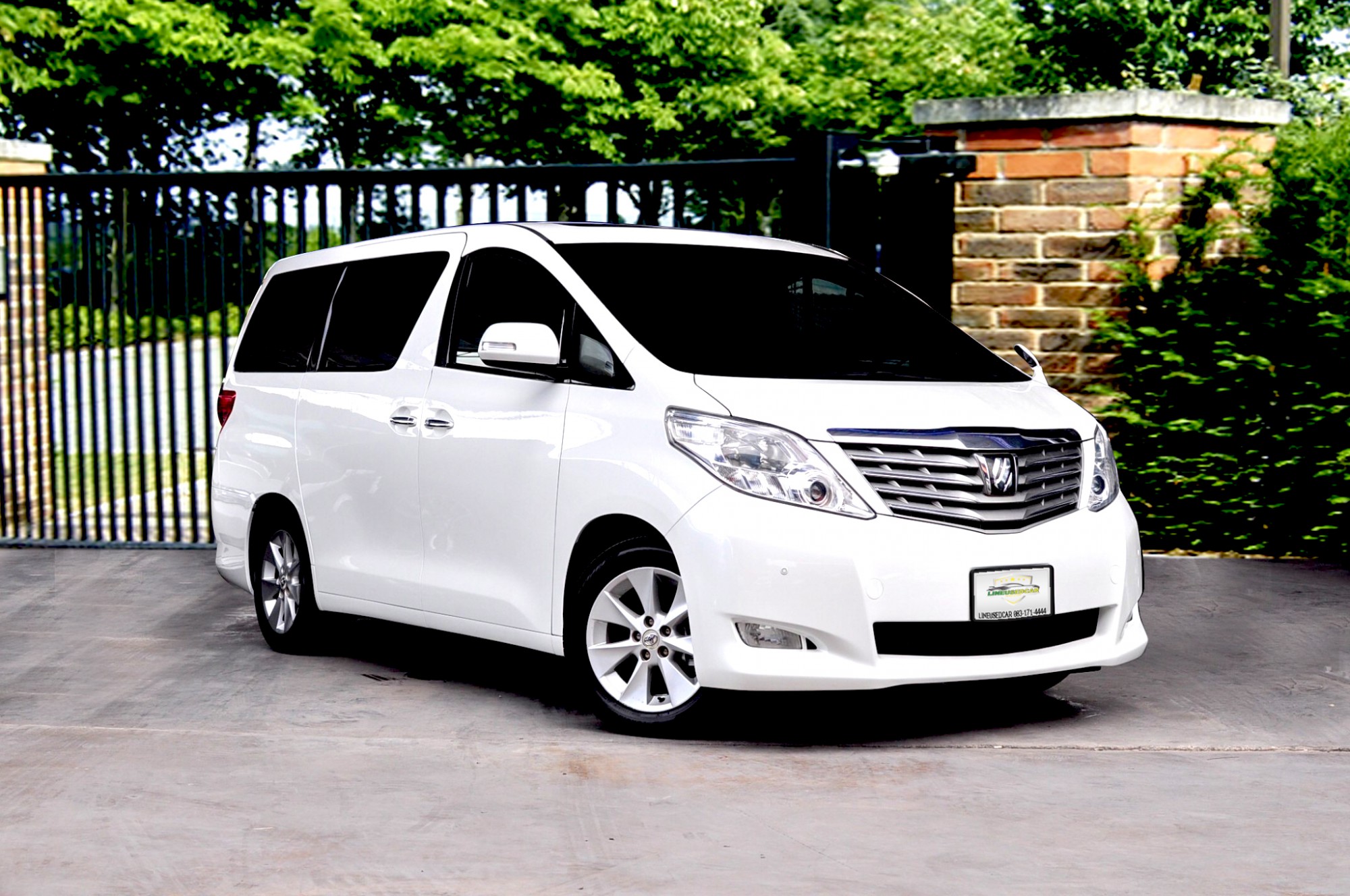 TOYOTA ALPHARD 2.4 V ออฟชั่นครบครัน ขับสบาย และนุ่มนวลสุดๆ ที่สำคัญอะไหล่หาง่าย ไมล์น้อยเพียง 60,000